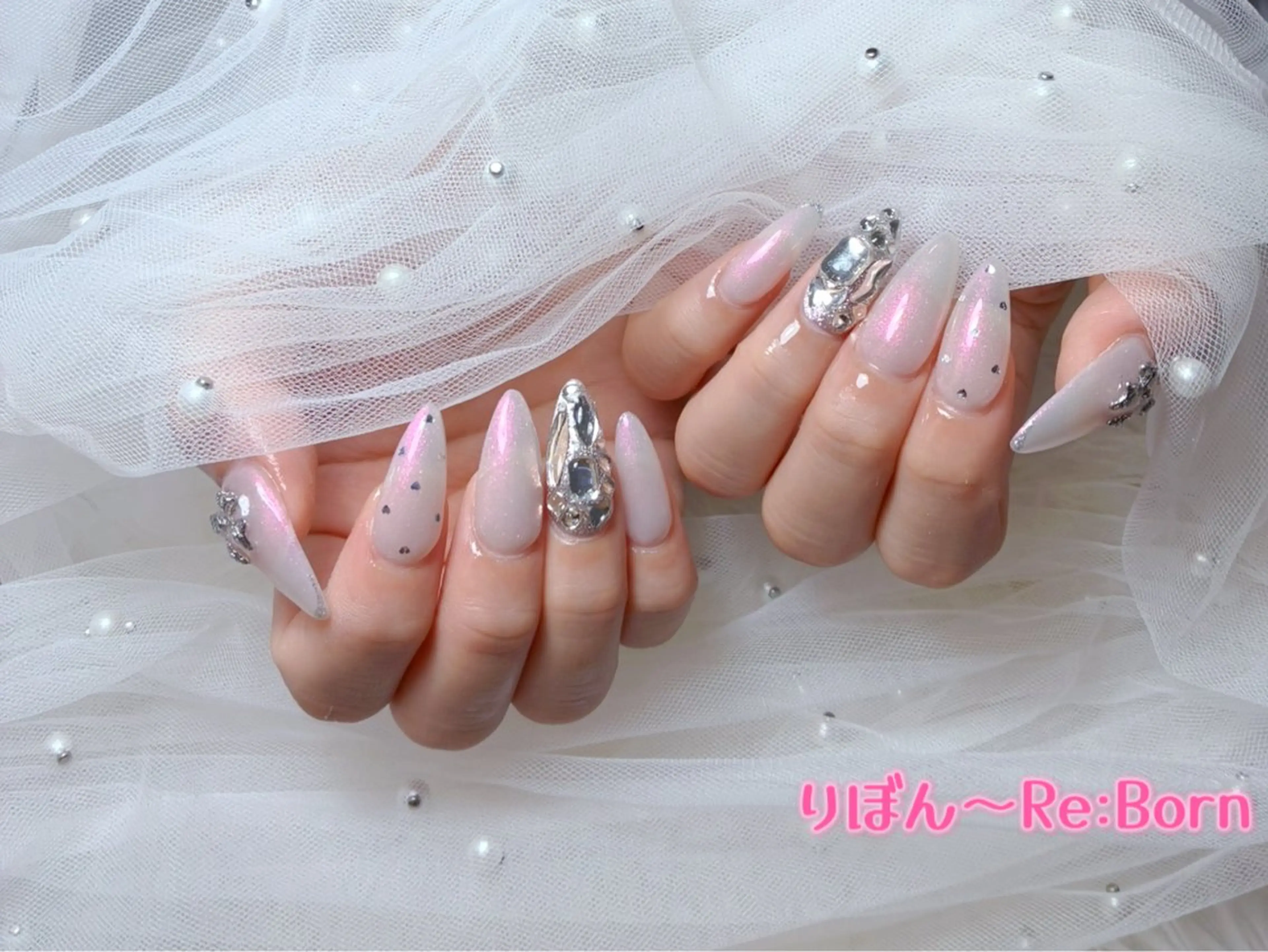 ミディアム フレンチガーリー クリスマス ハンドネイル りぼん Re:Bonrのネイルデザイン