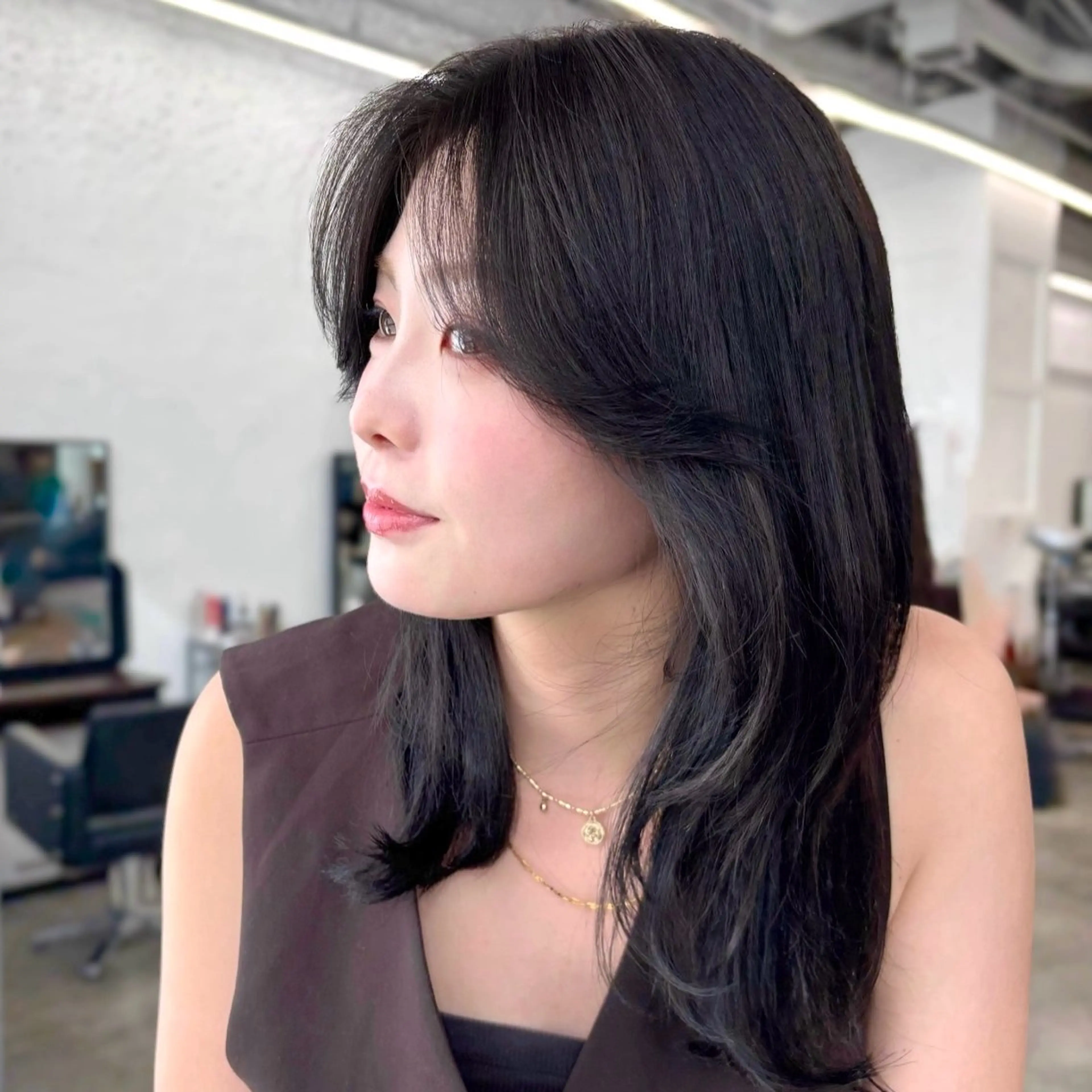 ミディアム カラー 黒髪 ブルーカラー ブルーブラック レイヤーカット 似合わせカット カット ヘアカラー トリートメント 顔まわり/レイヤー/ 透明感/まいな🥨のヘアスタイル