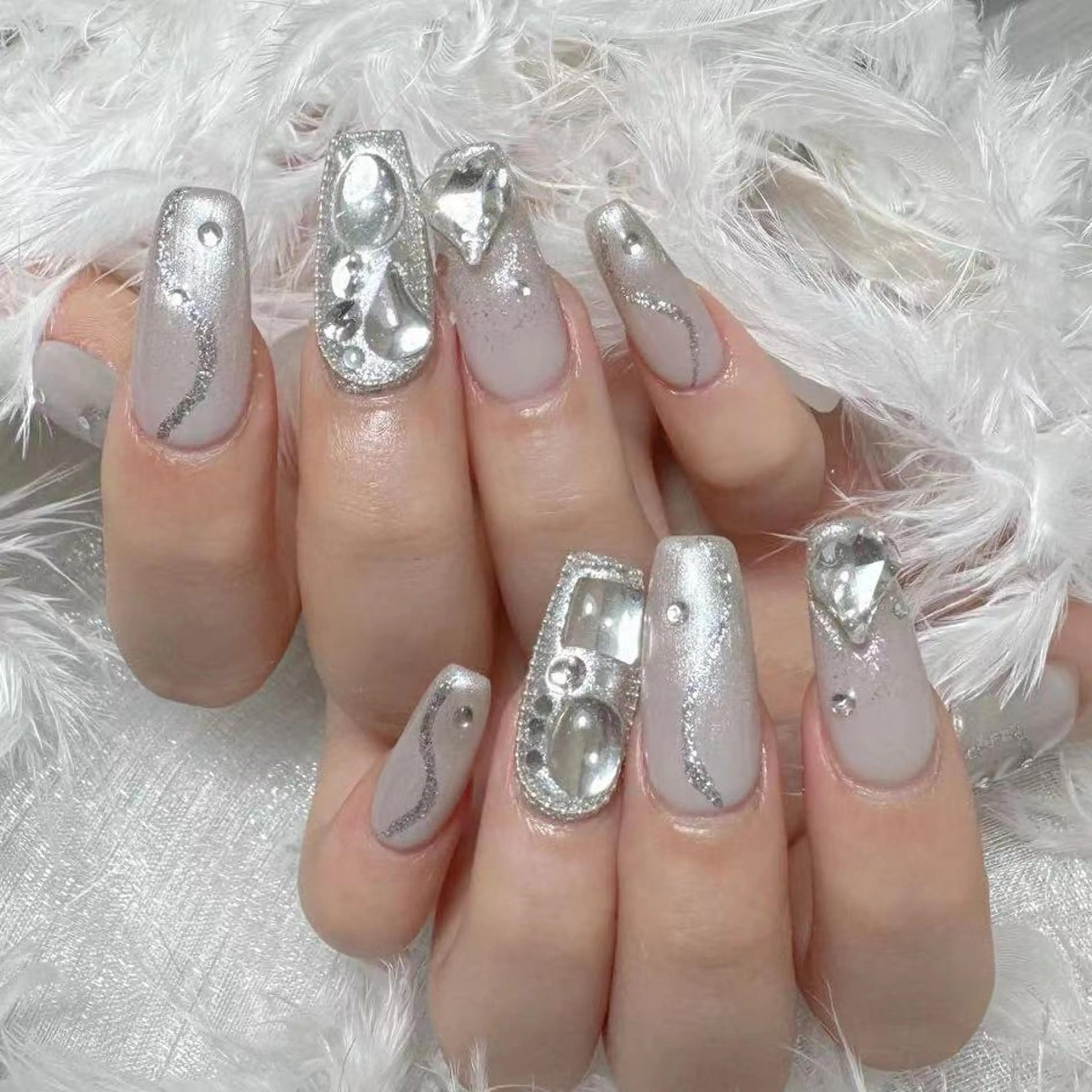 ネイル アートネイル オーロラネイル フラッシュネイル ガーリー キラキラネイル ハンドネイル Diamond NAIL✨のネイルデザイン