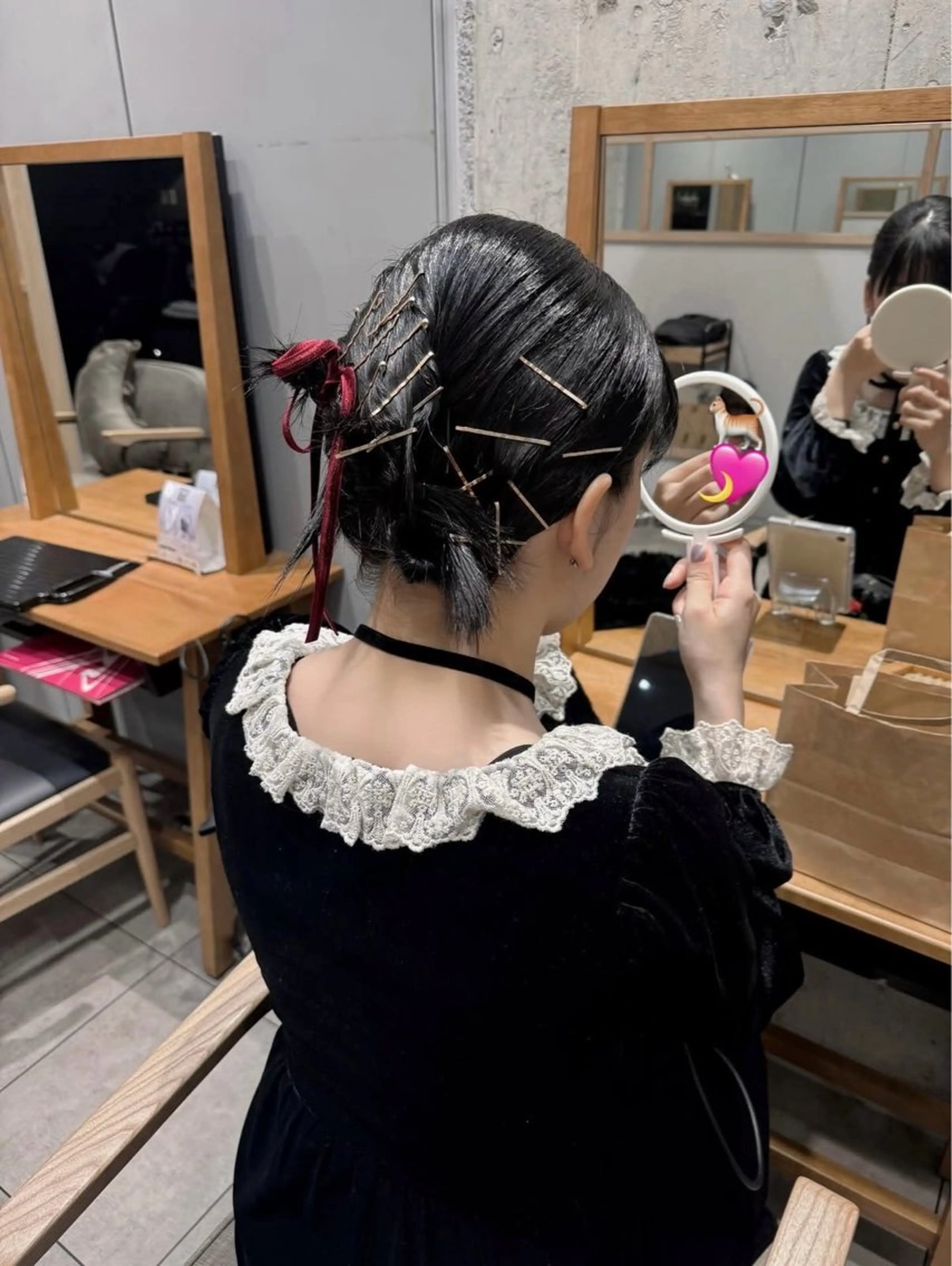 ショート カラー ヘアアレンジ mina 🐈‍⬛ ラフな似合わせヘアのヘアスタイル