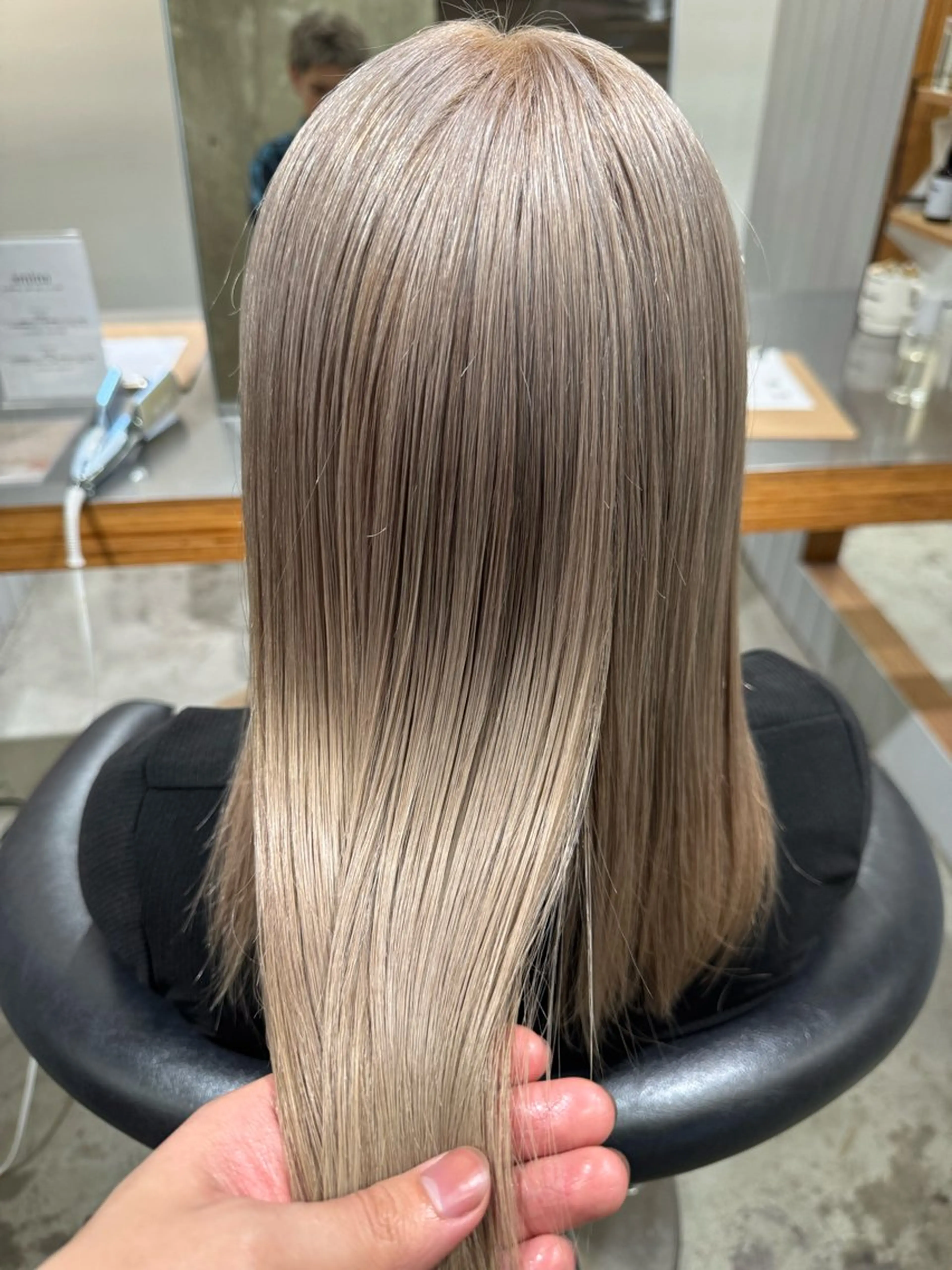 セミロング カラー ヘアカラー ROSTAR セイゴのヘアスタイル