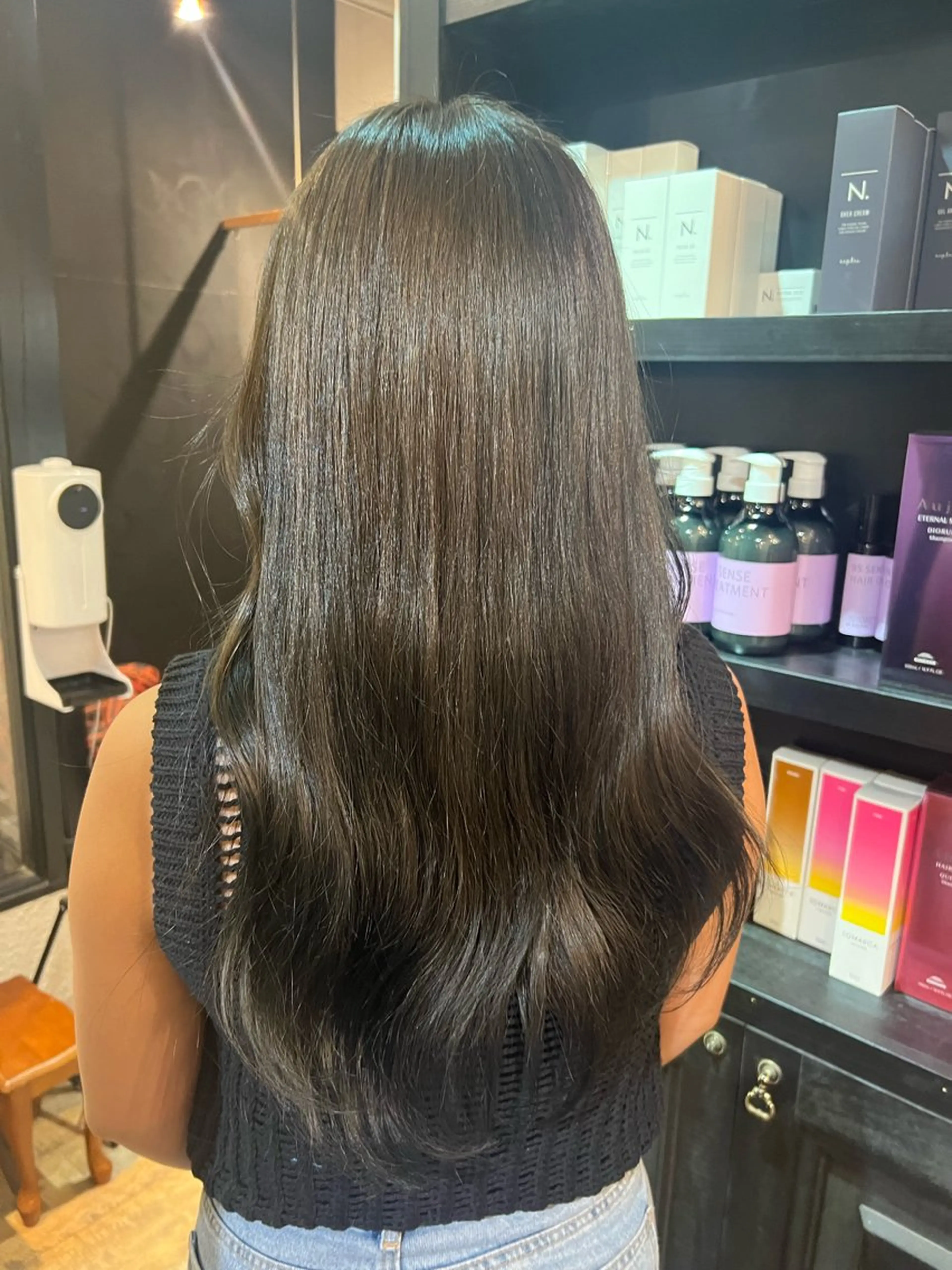 セミロング カラー 魚谷 綾渚のヘアスタイル