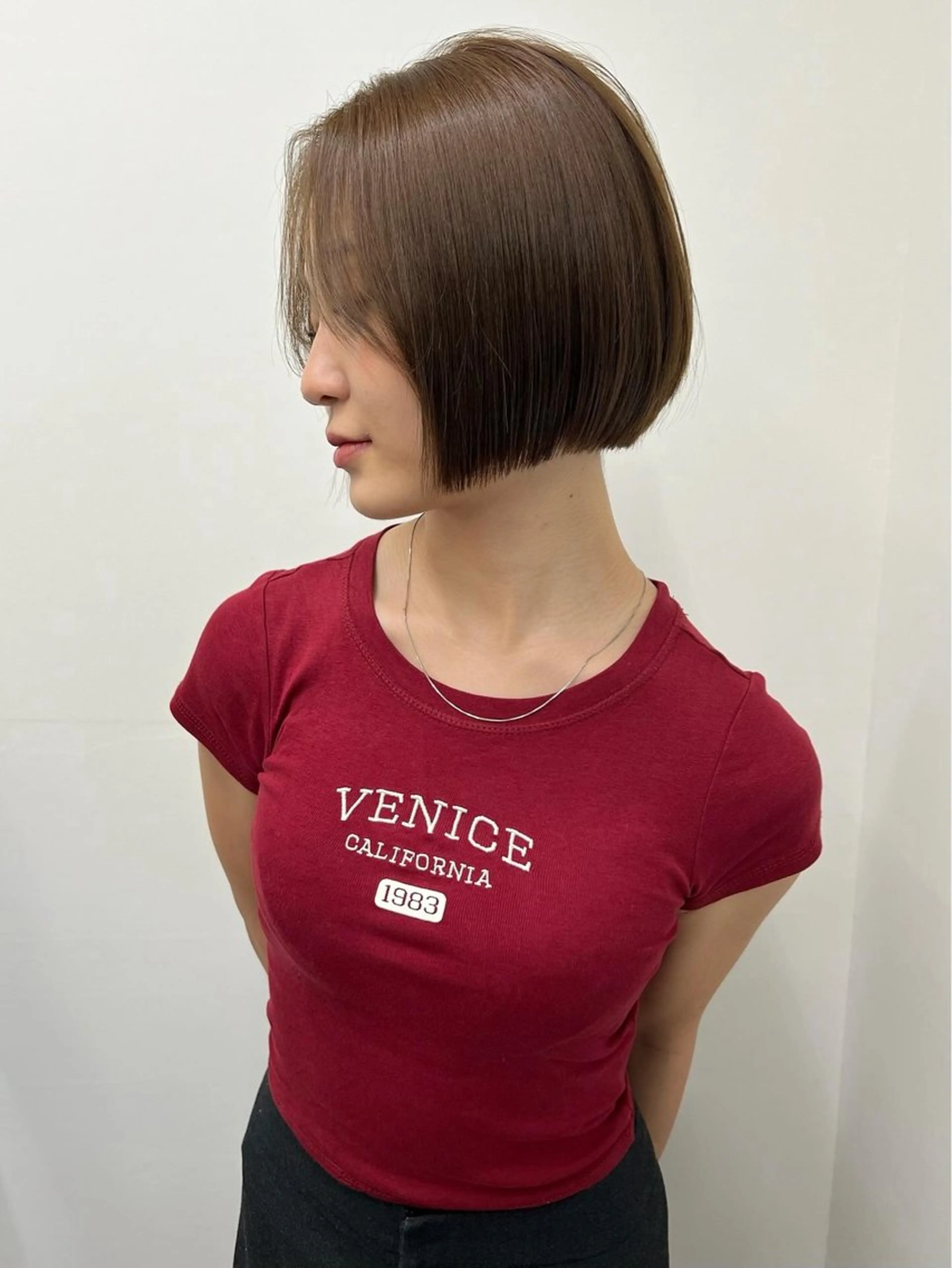 ショート カラー ベージュカラー オリーブベージュ ボブ レイヤーカット Lavire所属・レイヤーカット/韓国 /ハイトーン/amiのヘアスタイル