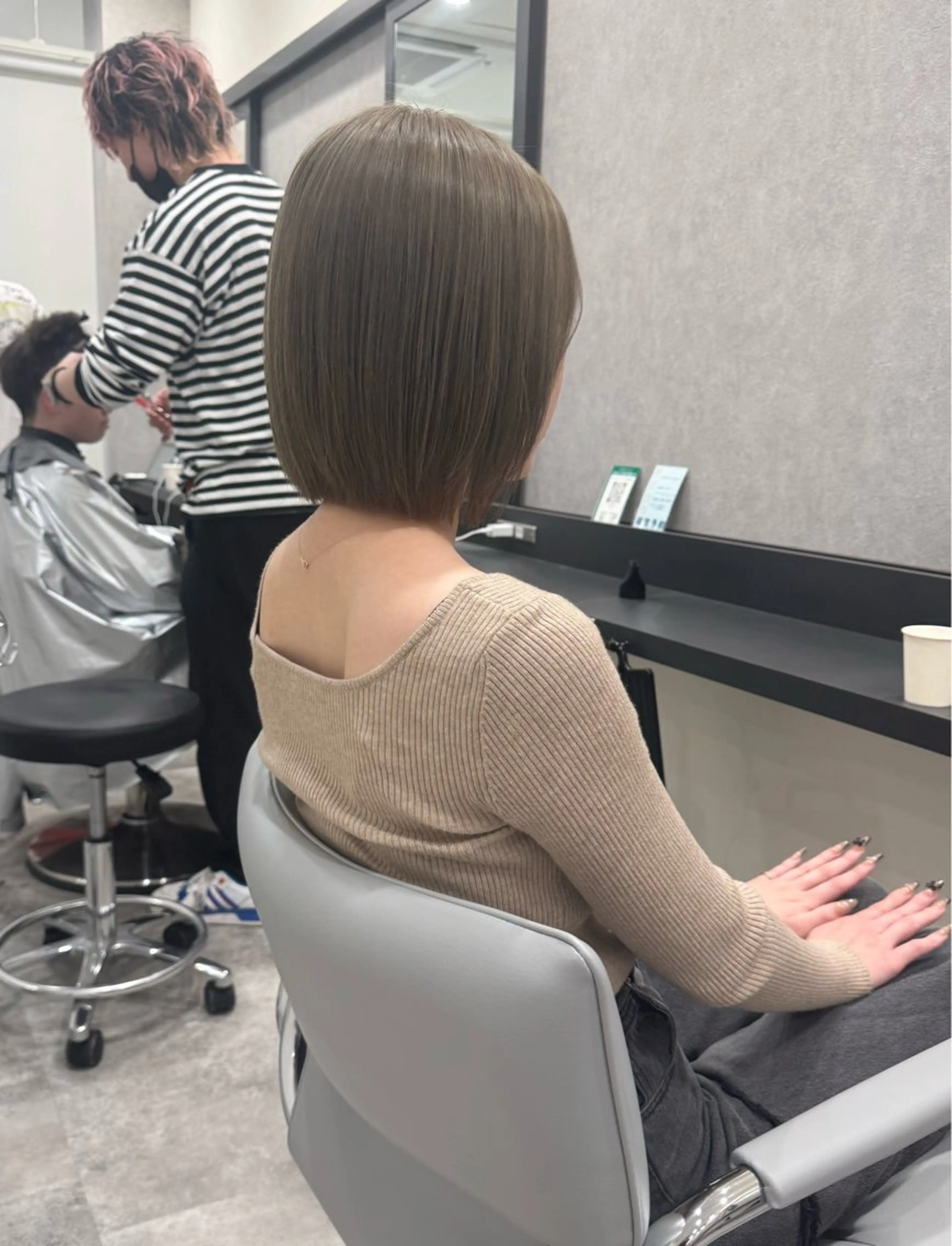 ミディアム カット ヘアカラー トリートメント RAISE by_WHITEのヘアスタイル