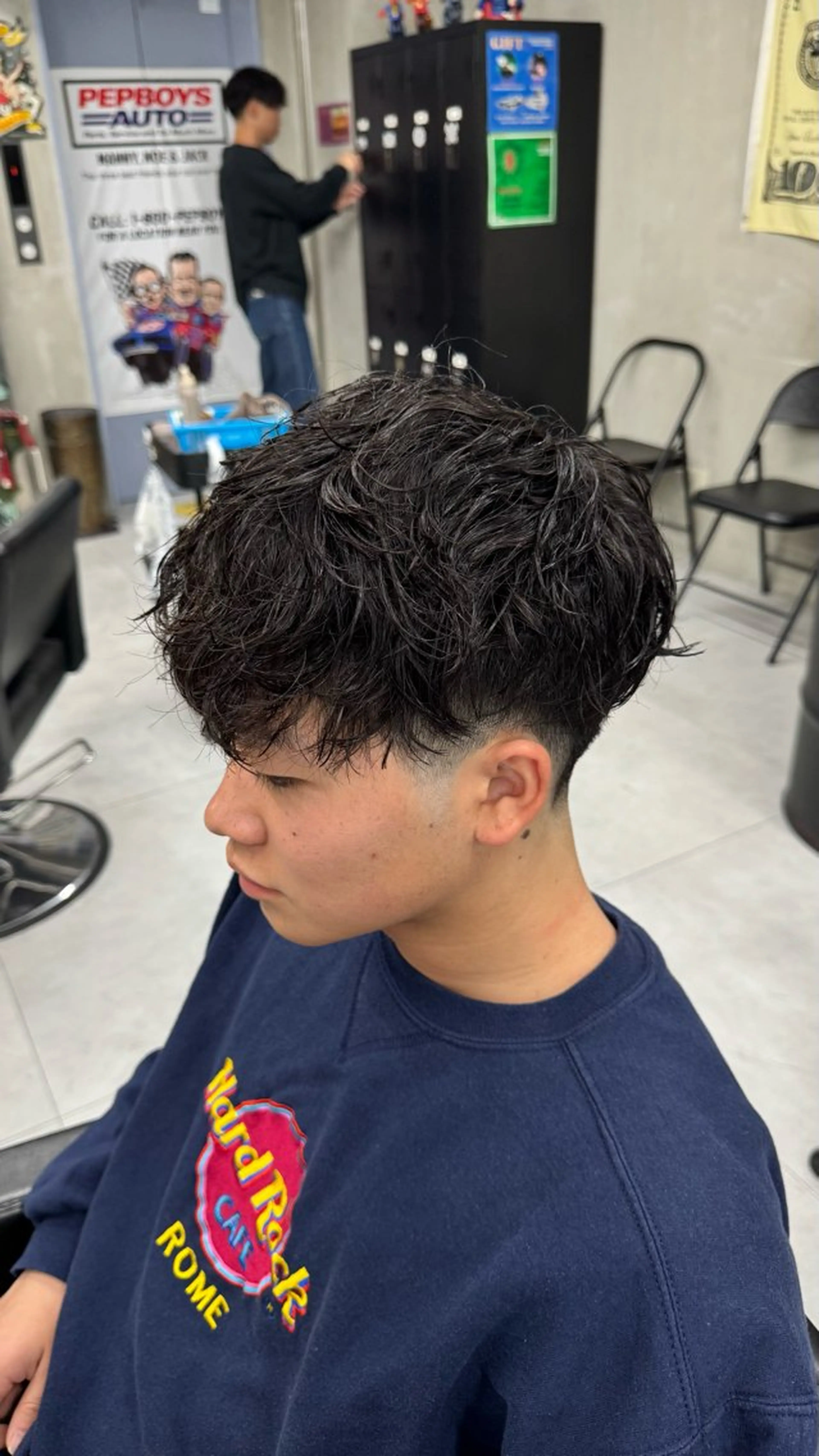 ミディアム パーマ メンズ ミディアムパーマ フェードカット メンズパーマ カット パーマ Buzzy 大畠　慎三郎のヘアスタイル