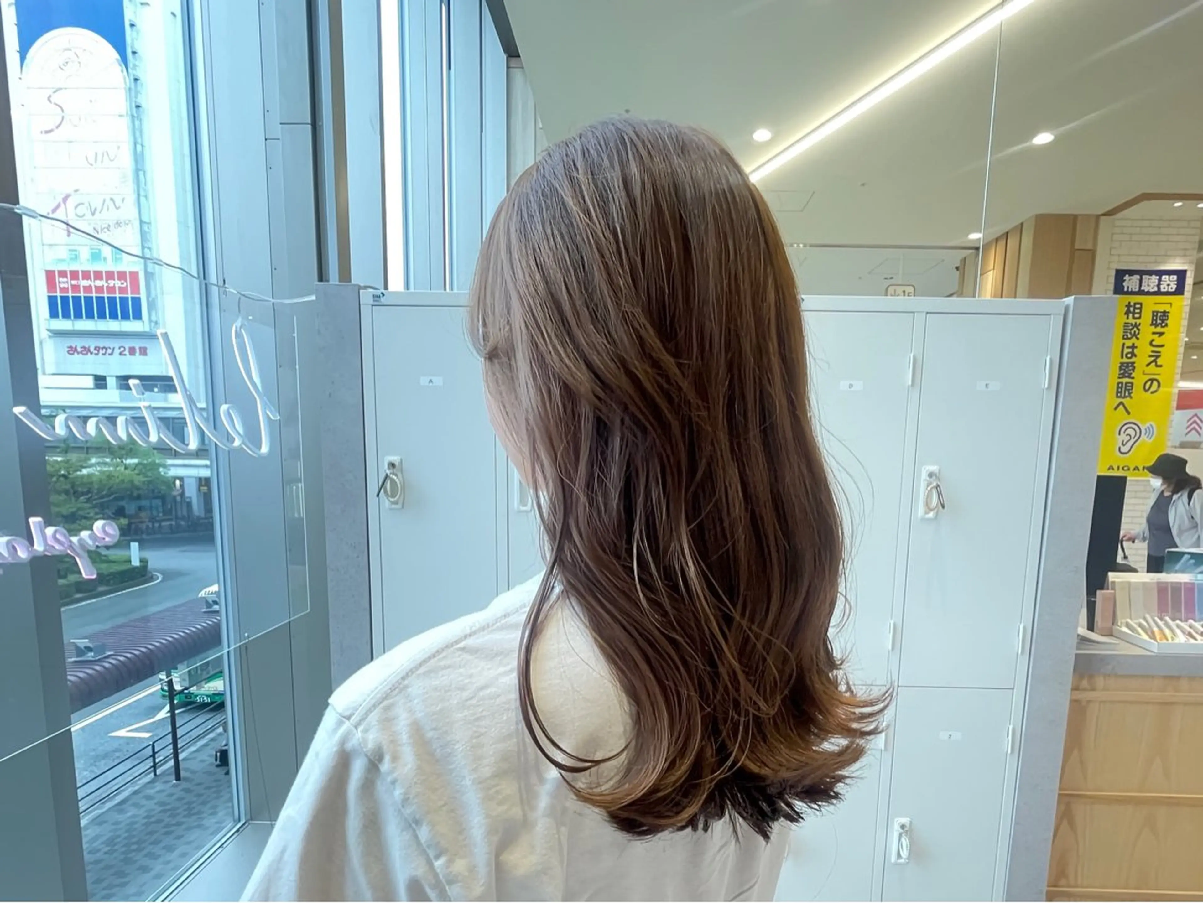 セミロング カラー Spin hair SOCOLA塚口店所属・Spin hair ツジモトチハルのヘアスタイル