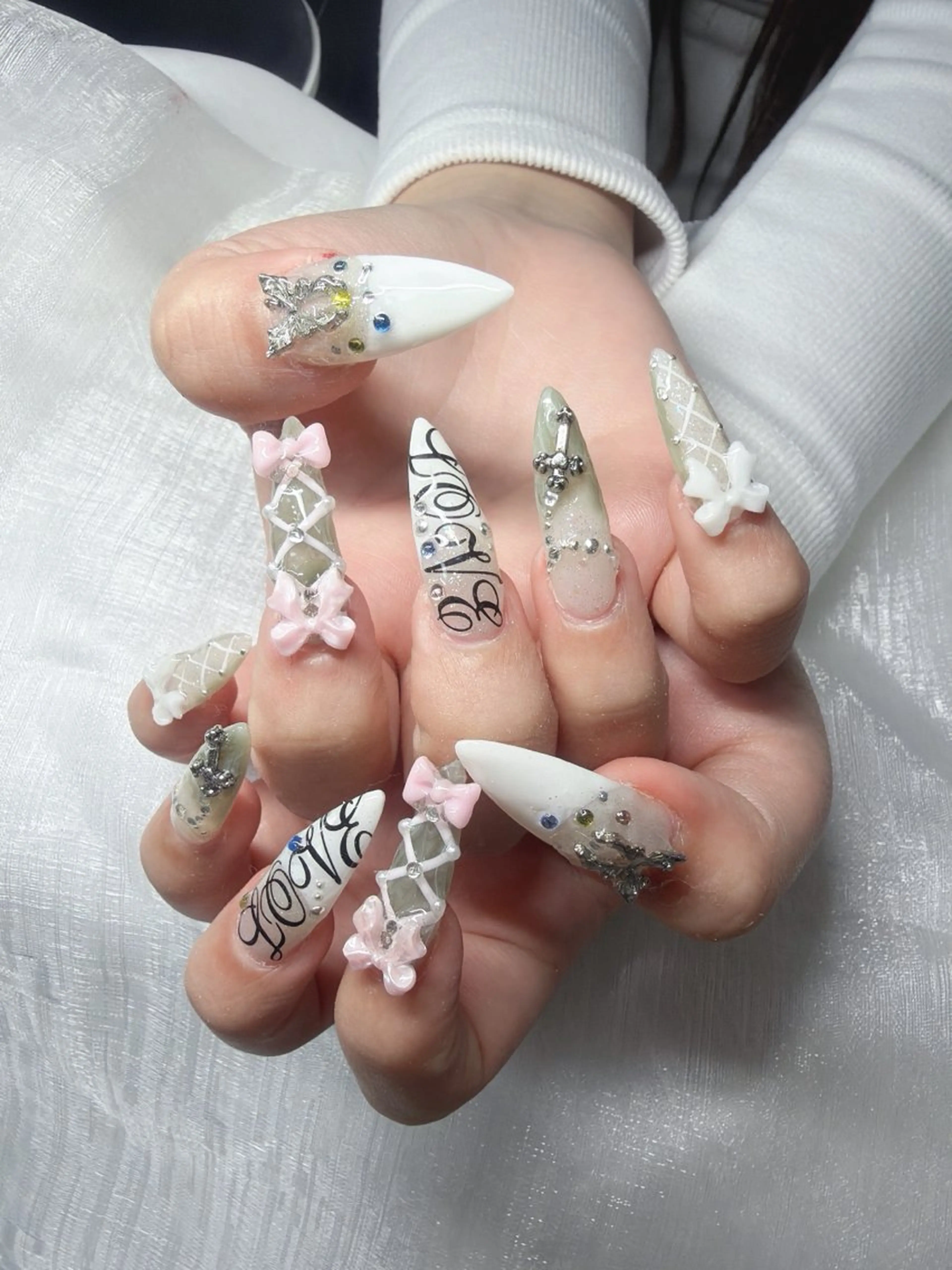 ネイル ハンドネイル Lee Nailsのネイルデザイン