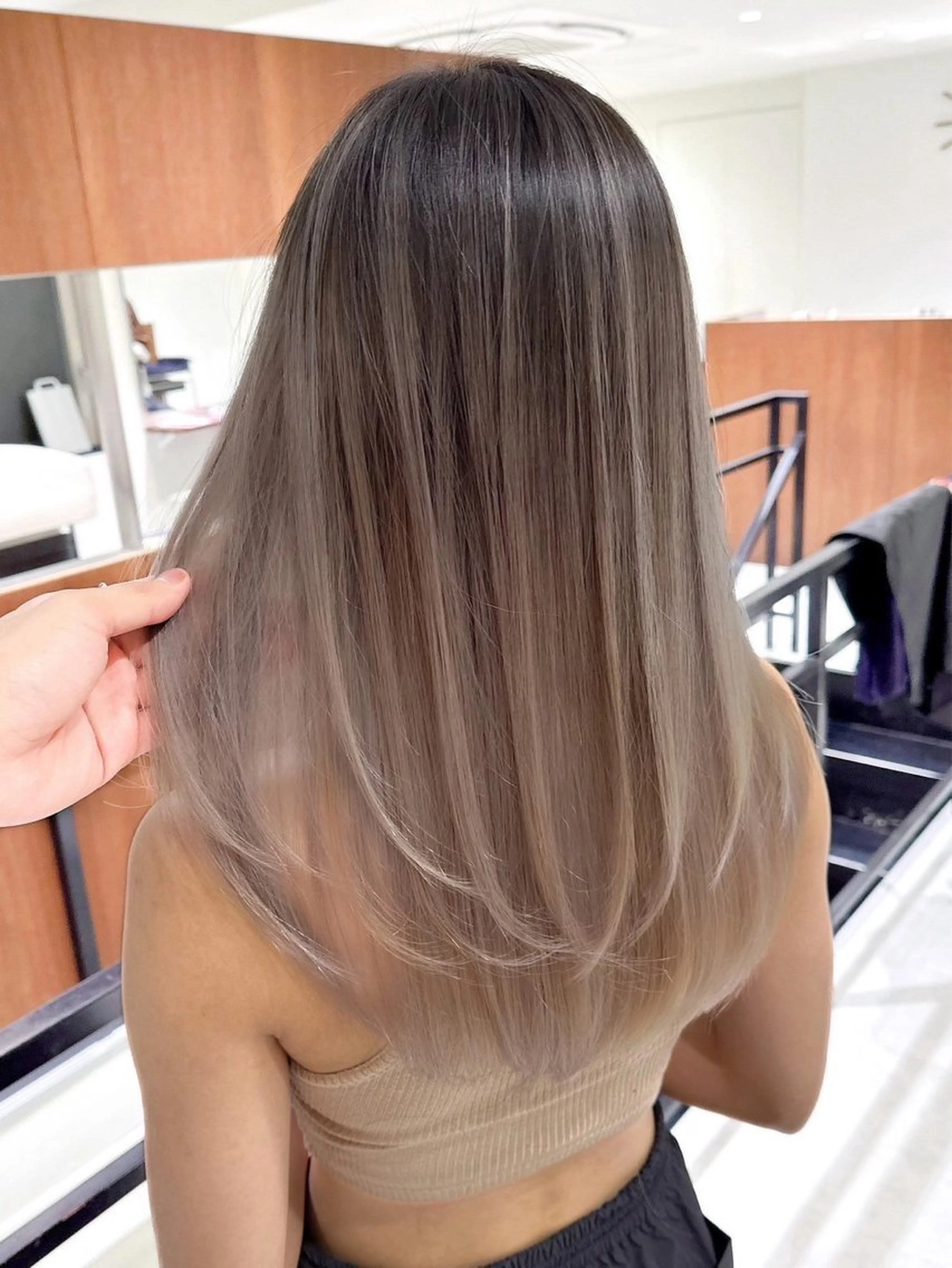 セミロング カラー ヘアアレンジ 髪質改善×ハイトーン 中田啄也のヘアスタイル