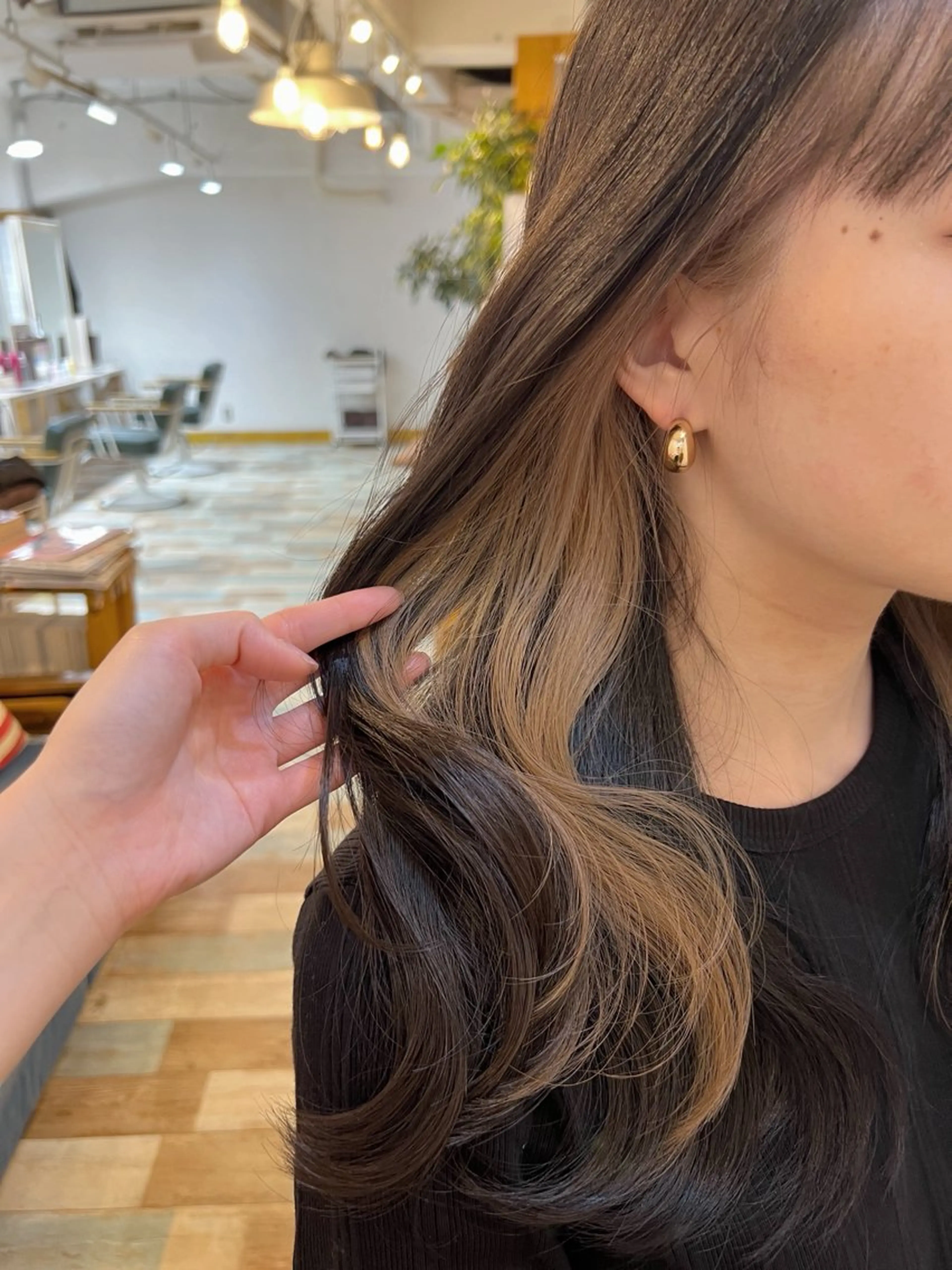 ロング カラー ベージュカラー デザインカラー イヤリングカラー ハイライトカラー ボブ ヘアカラー トリートメント KANA/ボブ/ インナーカラー/艶髪のヘアスタイル