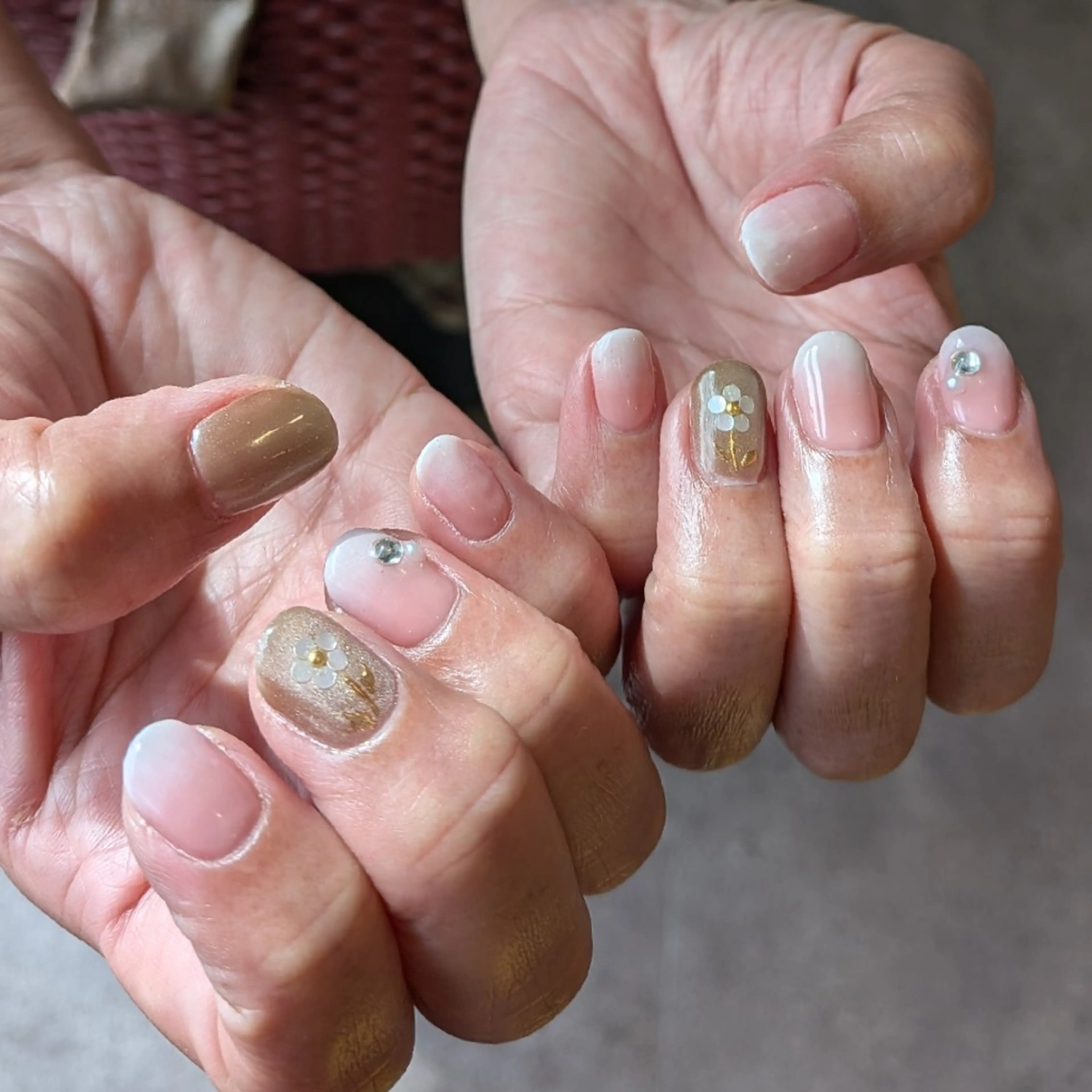 ネイル 6RokuHair（ロクヘアー)所属・門川 茉奈美のネイルデザイン