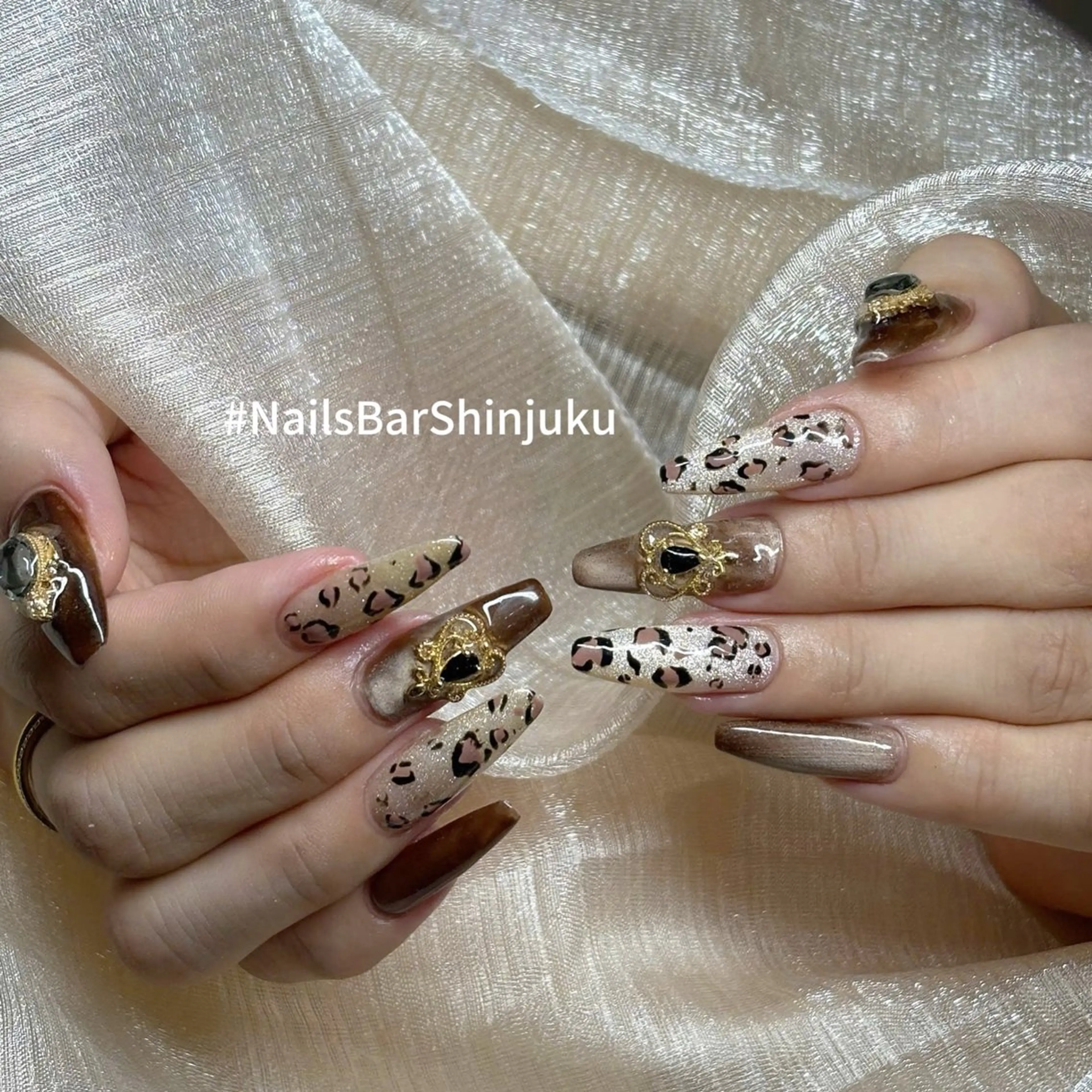 ネイル ボルドー ブラウン チークネイル ドット フットネイル ハンドネイル NAILS BAR SHINJUKUのネイルデザイン