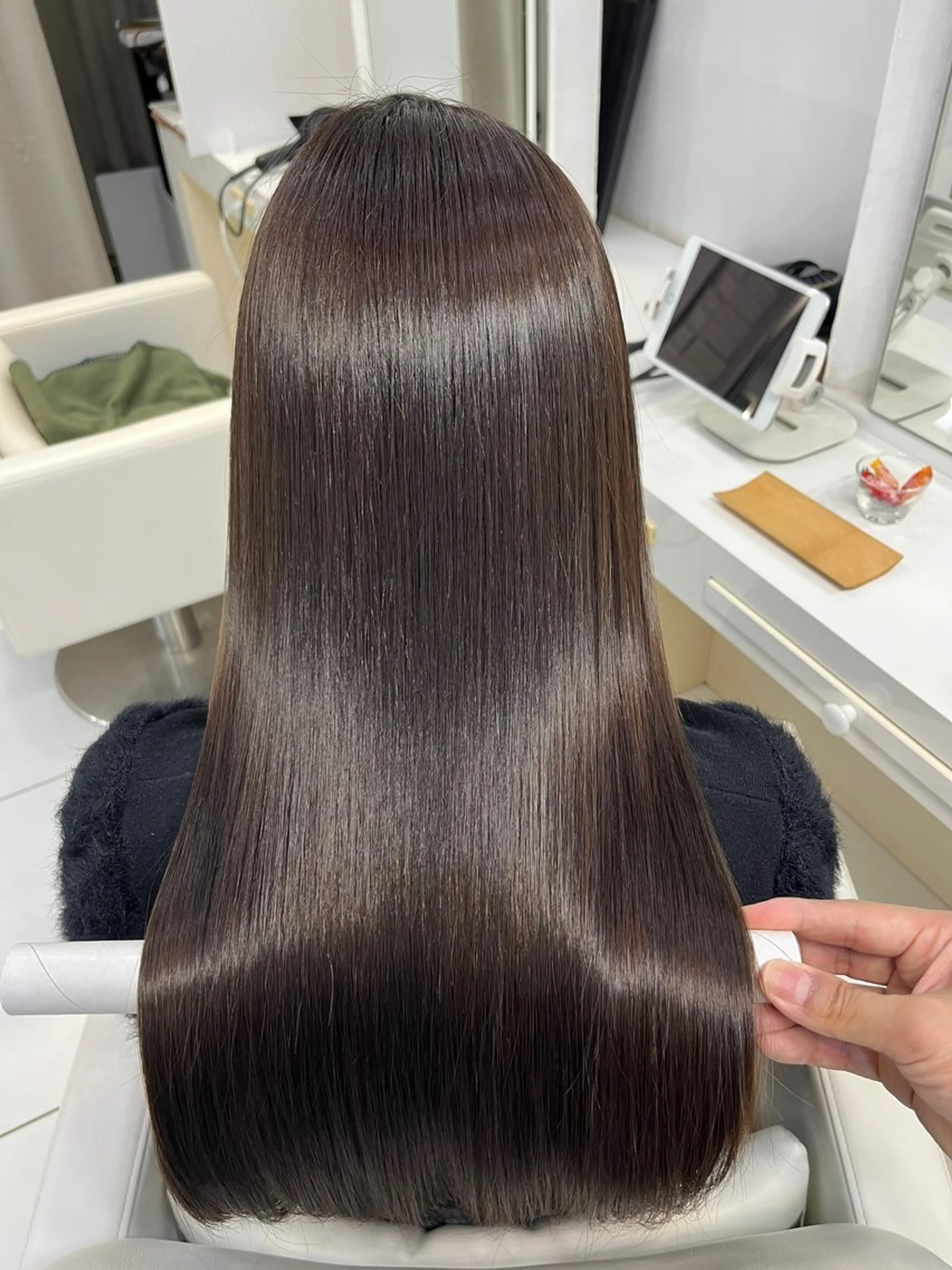 【1回で別人級の艶髪へ変身】最新縮毛矯正&トリートメント＋艶カラー＋カット　〈ネオメテオストレート、メテオカラー〉の写真