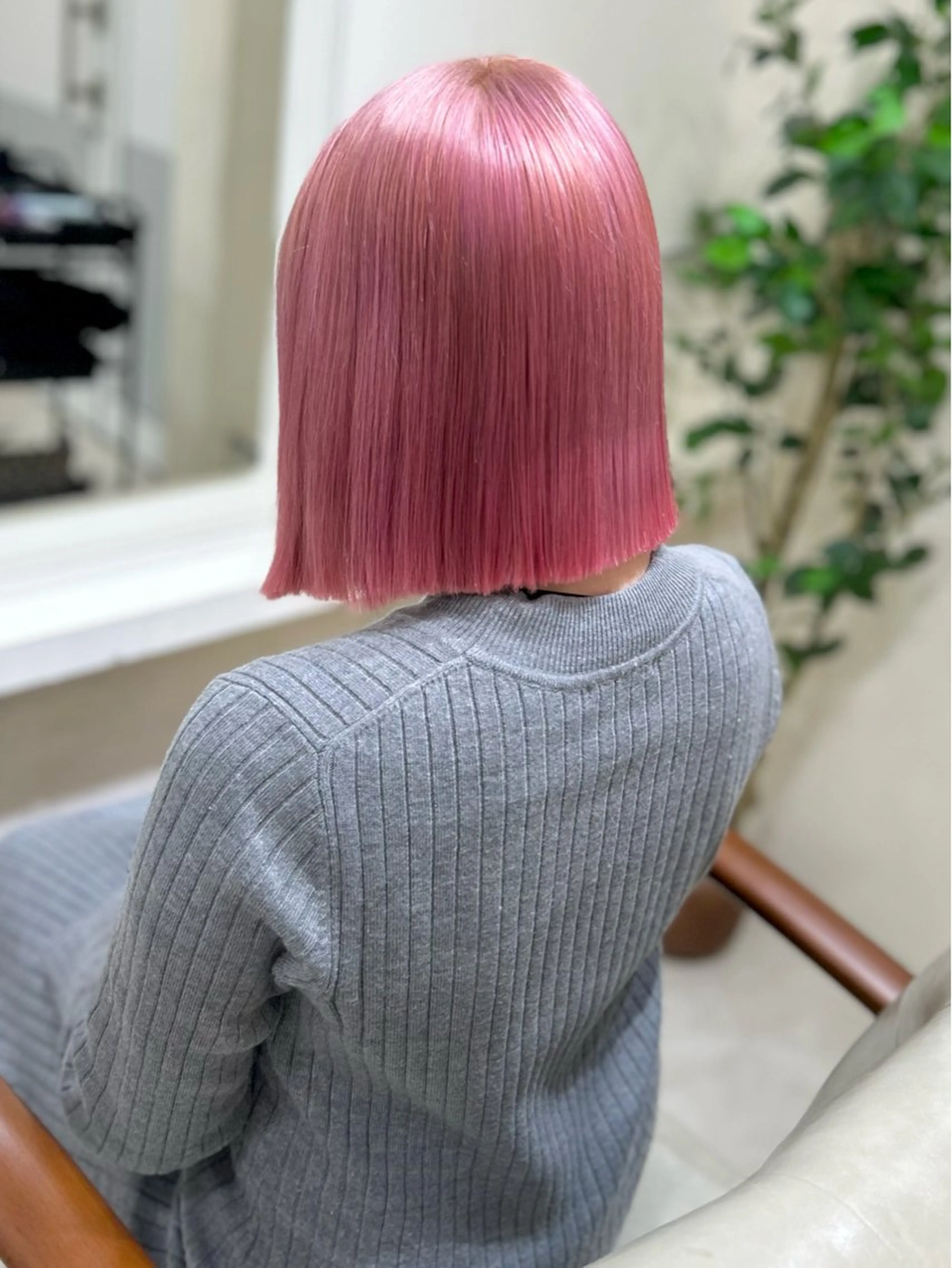 カラー ピンクカラー ヘアカラー トリートメント carina✂️ ハイトーンカラー🤩のヘアスタイル