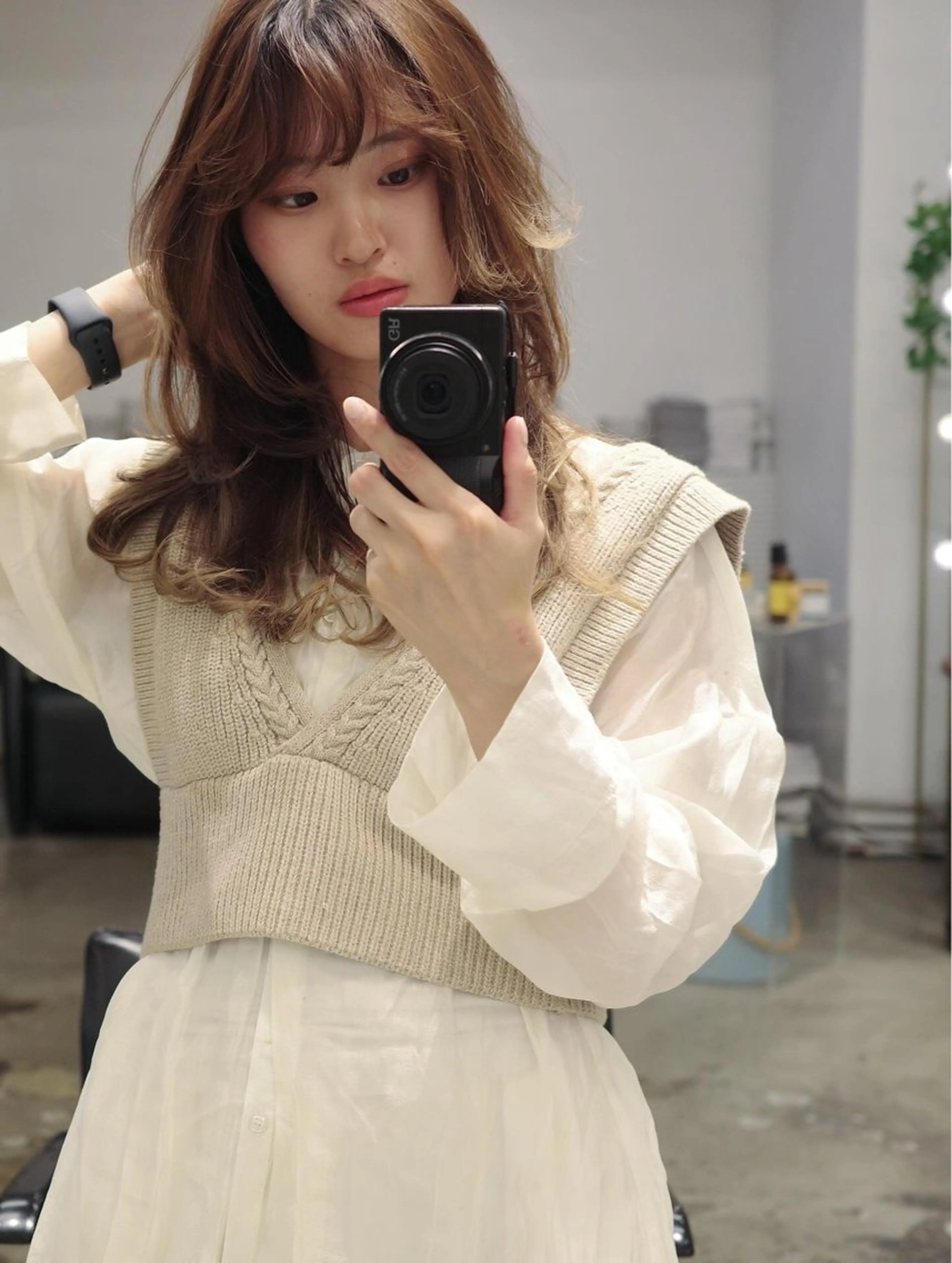 セミロング カラー ブリーチ レイヤーカット カット ヘアカラー Lute所属・ミタニ ナギサのヘアスタイル