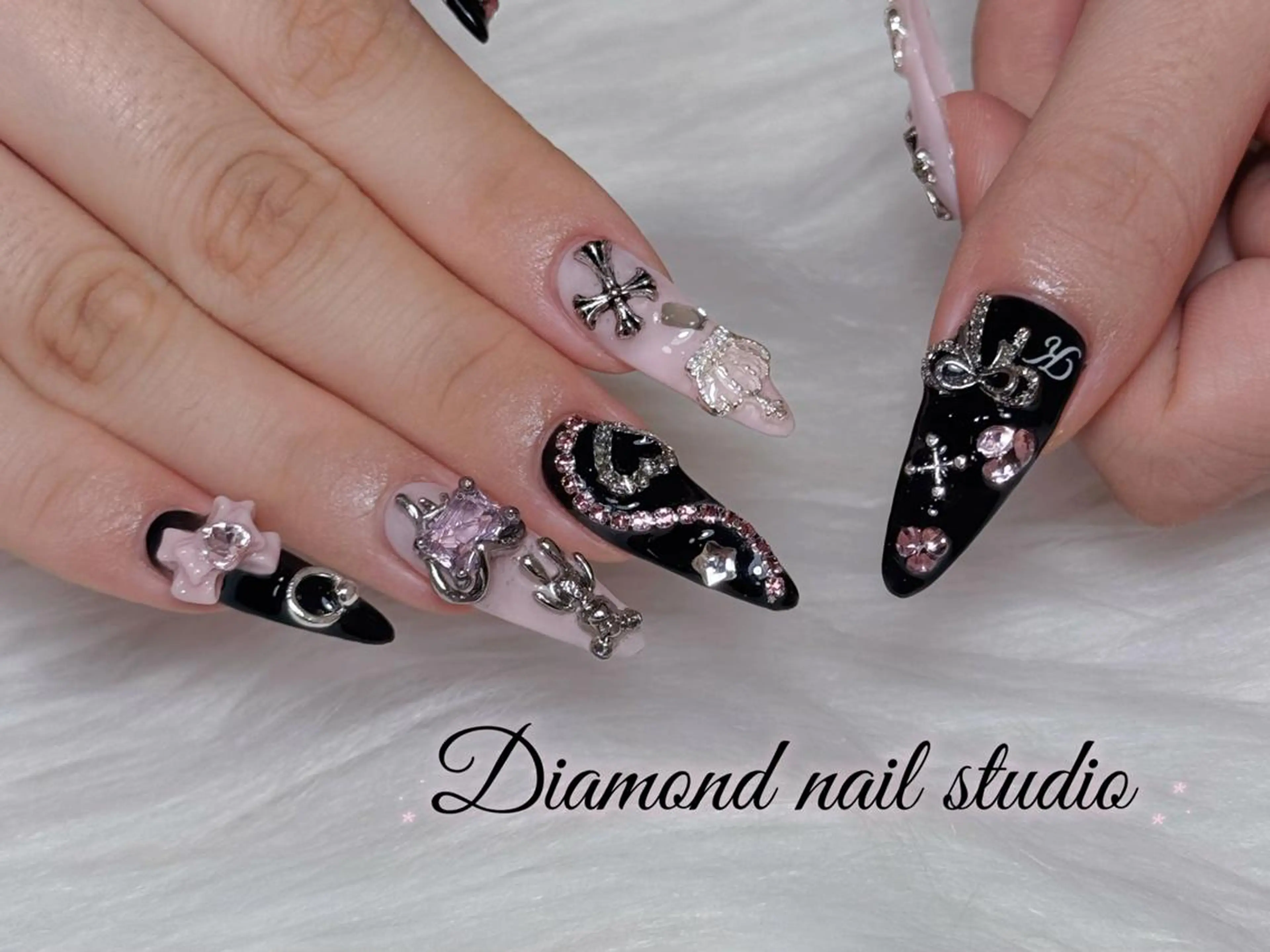 ネイル アートネイル オーロラネイル ガーリー キラキラネイル マグネットネイル ハンドネイル ハンドケア Diamond AYU💜のネイルデザイン