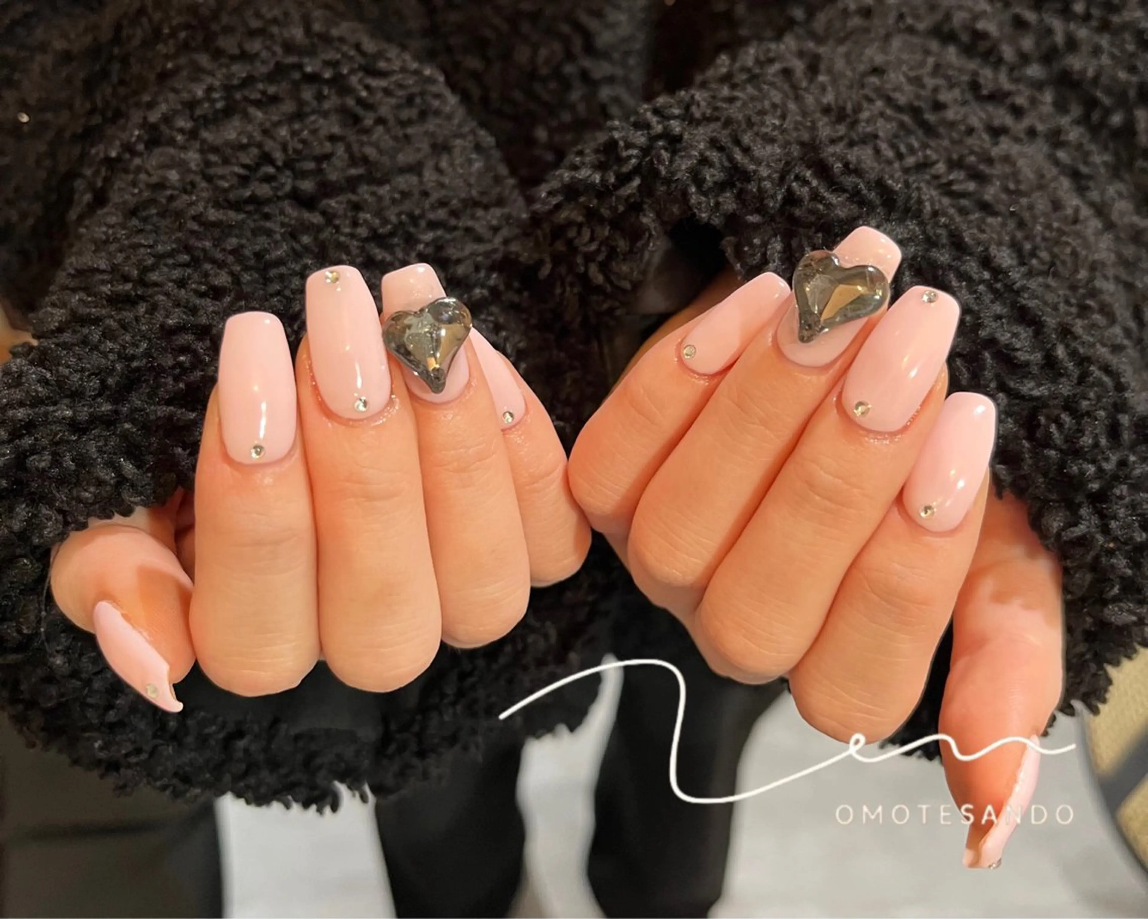 ロング ハンドネイル . azusaのネイルデザイン