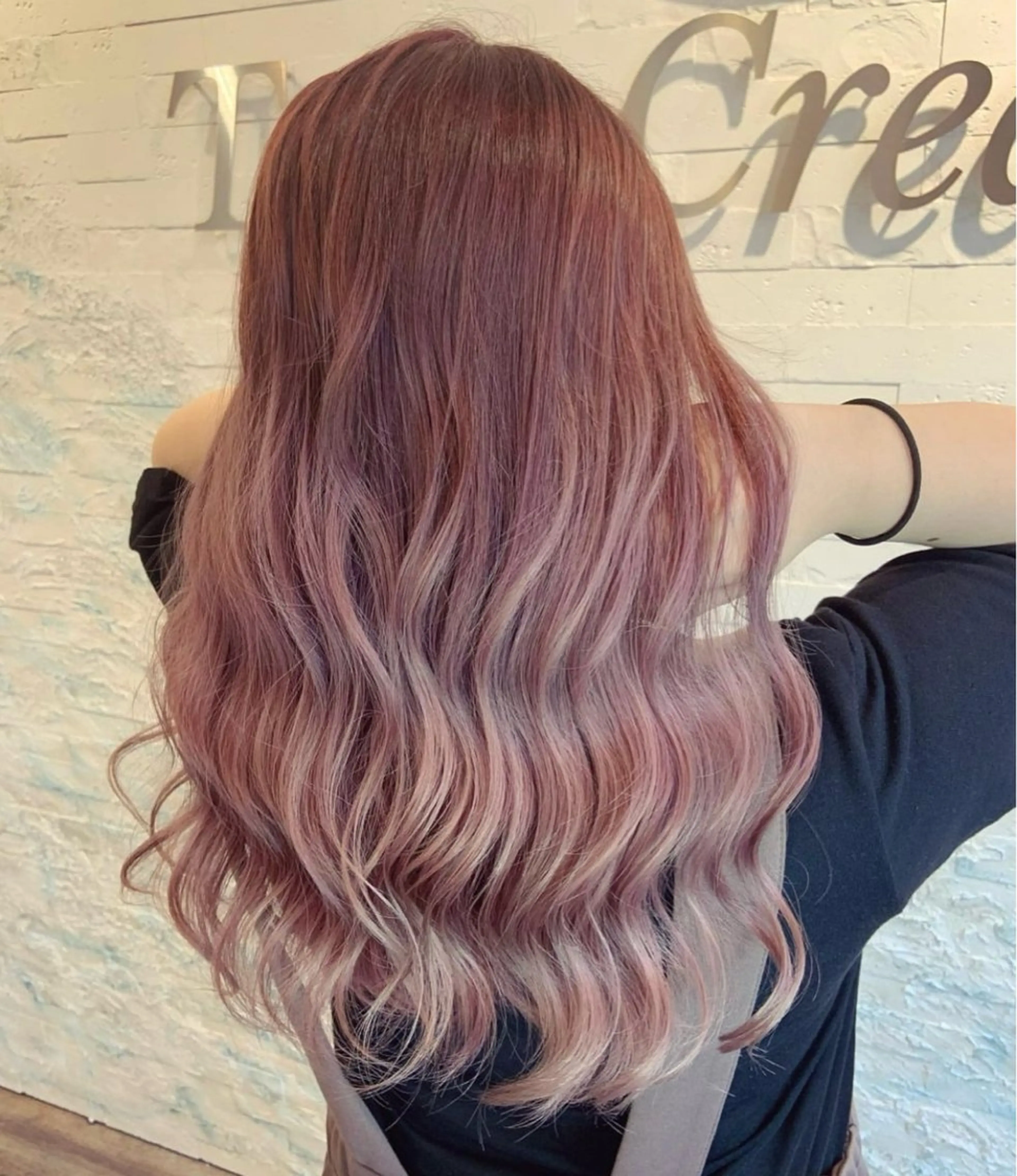 ロング カラー ヘアアレンジ ヘアカラー トリートメント 🍑🧋ハイトーン 暖色カラーlucaのヘアスタイル