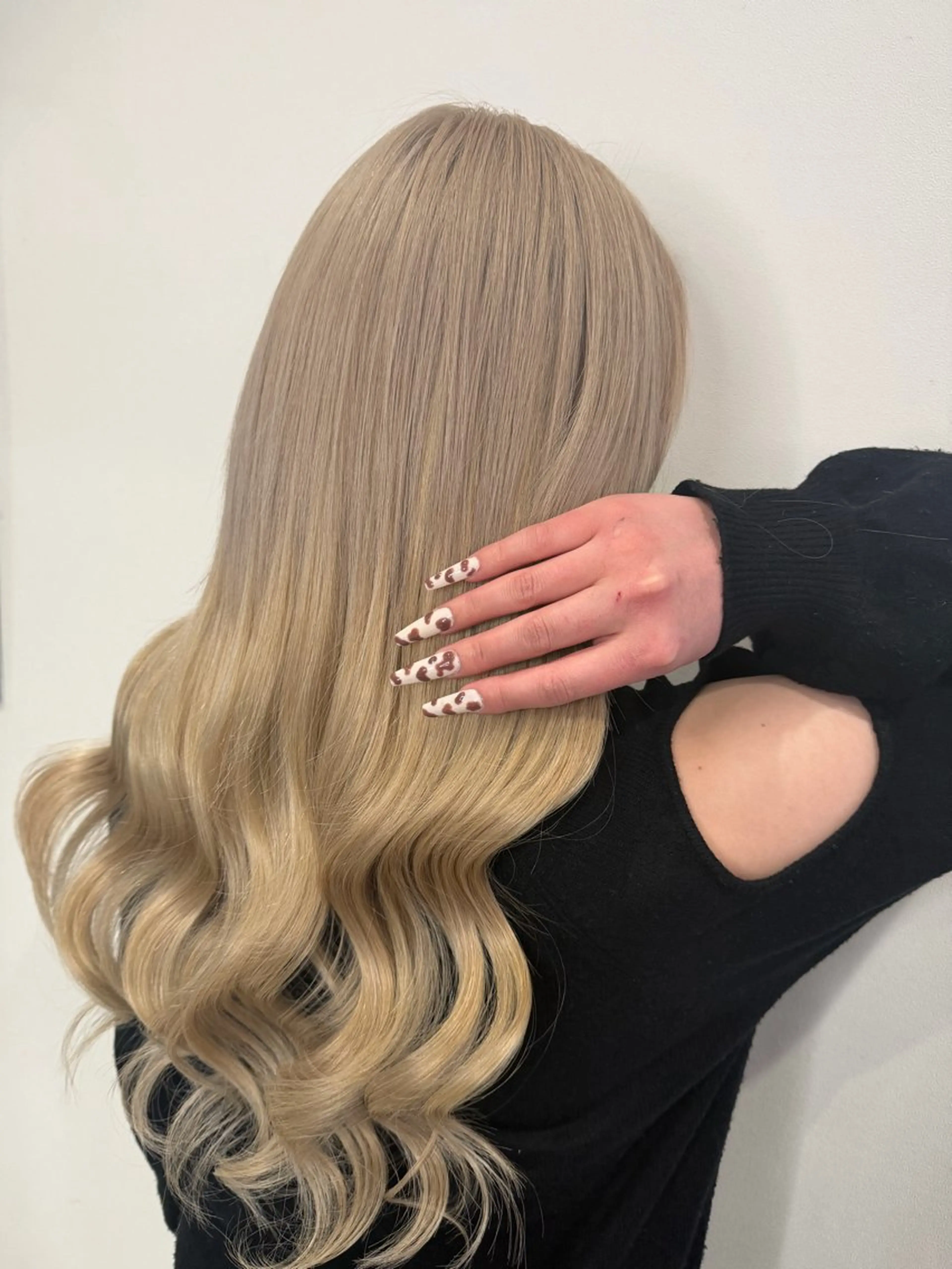 ロング カラー ブリーチ ハイトーンカラー エクステ カット エクステ 長田 麻友子のヘアスタイル