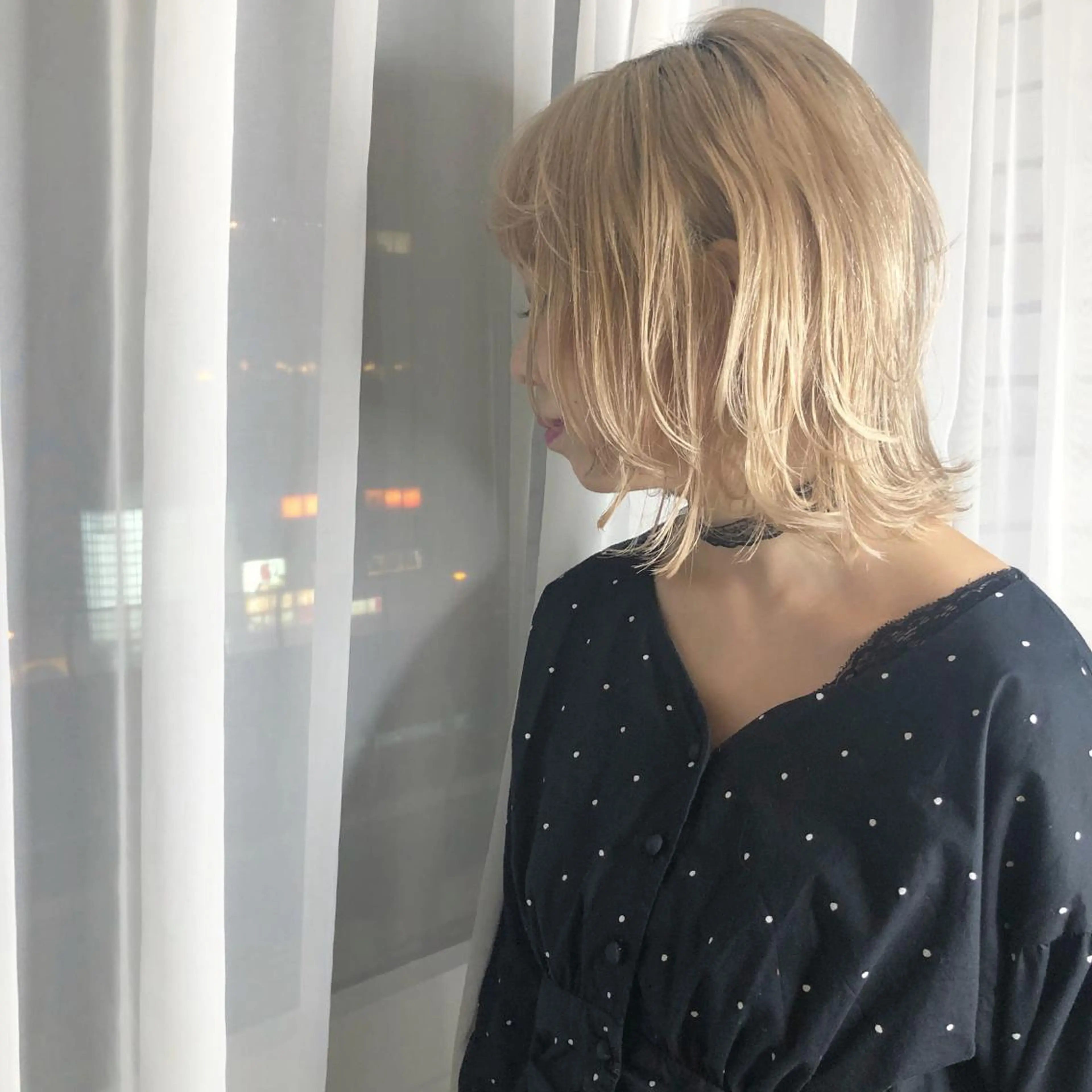 セミロング カラー ベージュカラー ホワイトベージュ レイヤーカット ローレイヤー 小顔カット ORIKA 美容室のヘアスタイル