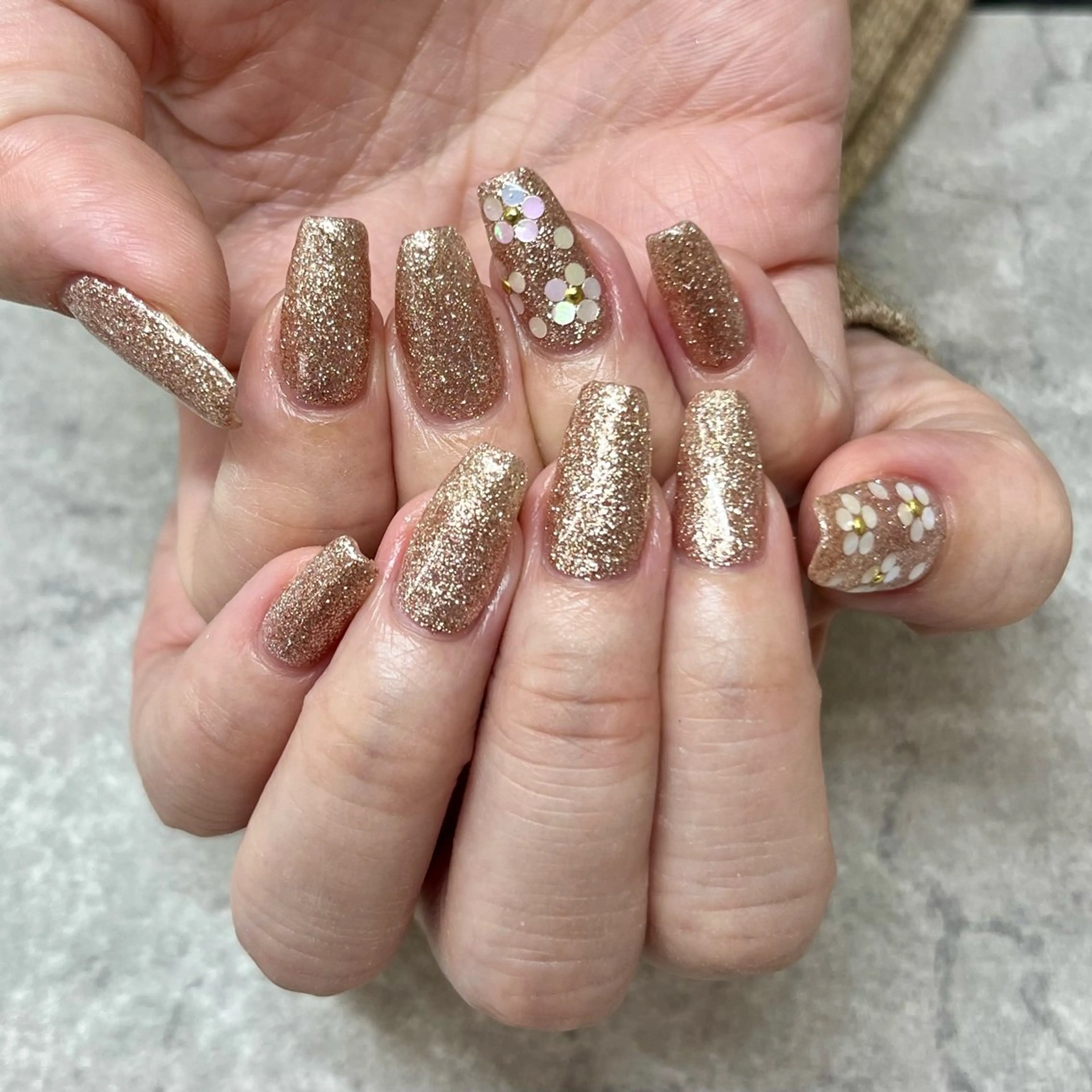 ネイル アートネイル ストーンネイル MAXKELLY AYAKAのネイルデザイン