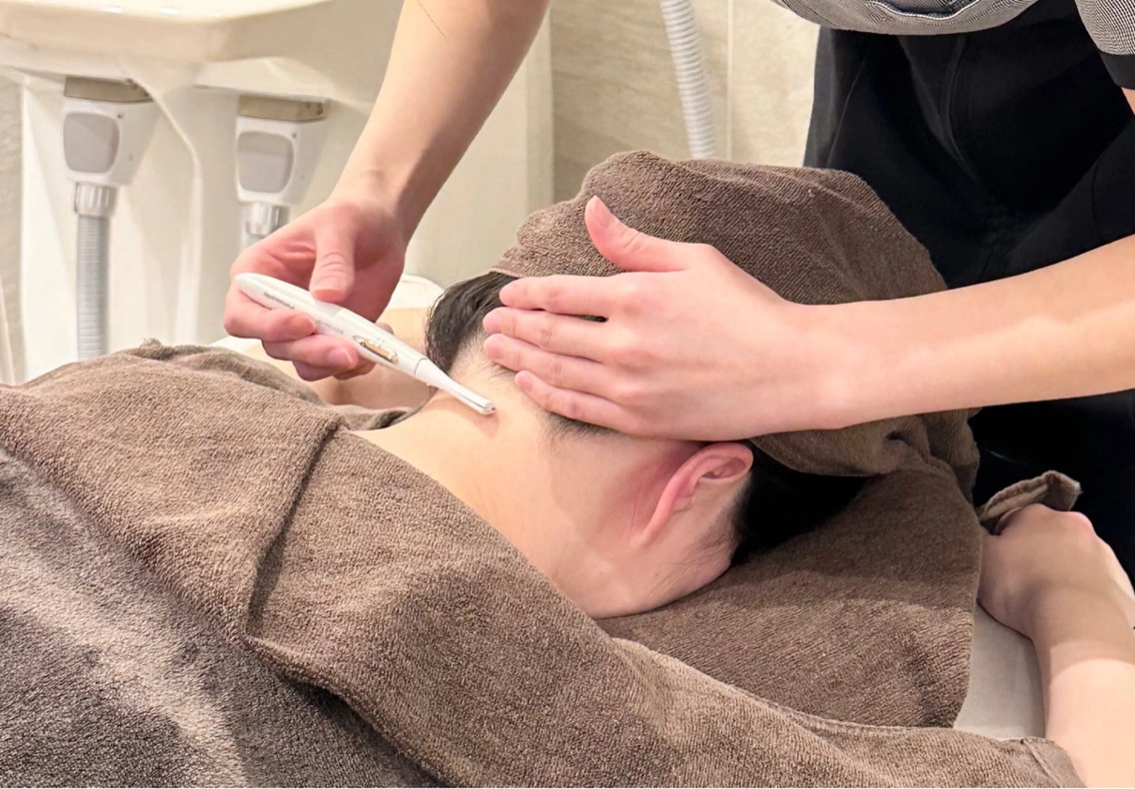 【うなじシェービング】正面・襟足・サイド全面◎何度でも¥3300(保湿付)♪🤎🤎の写真