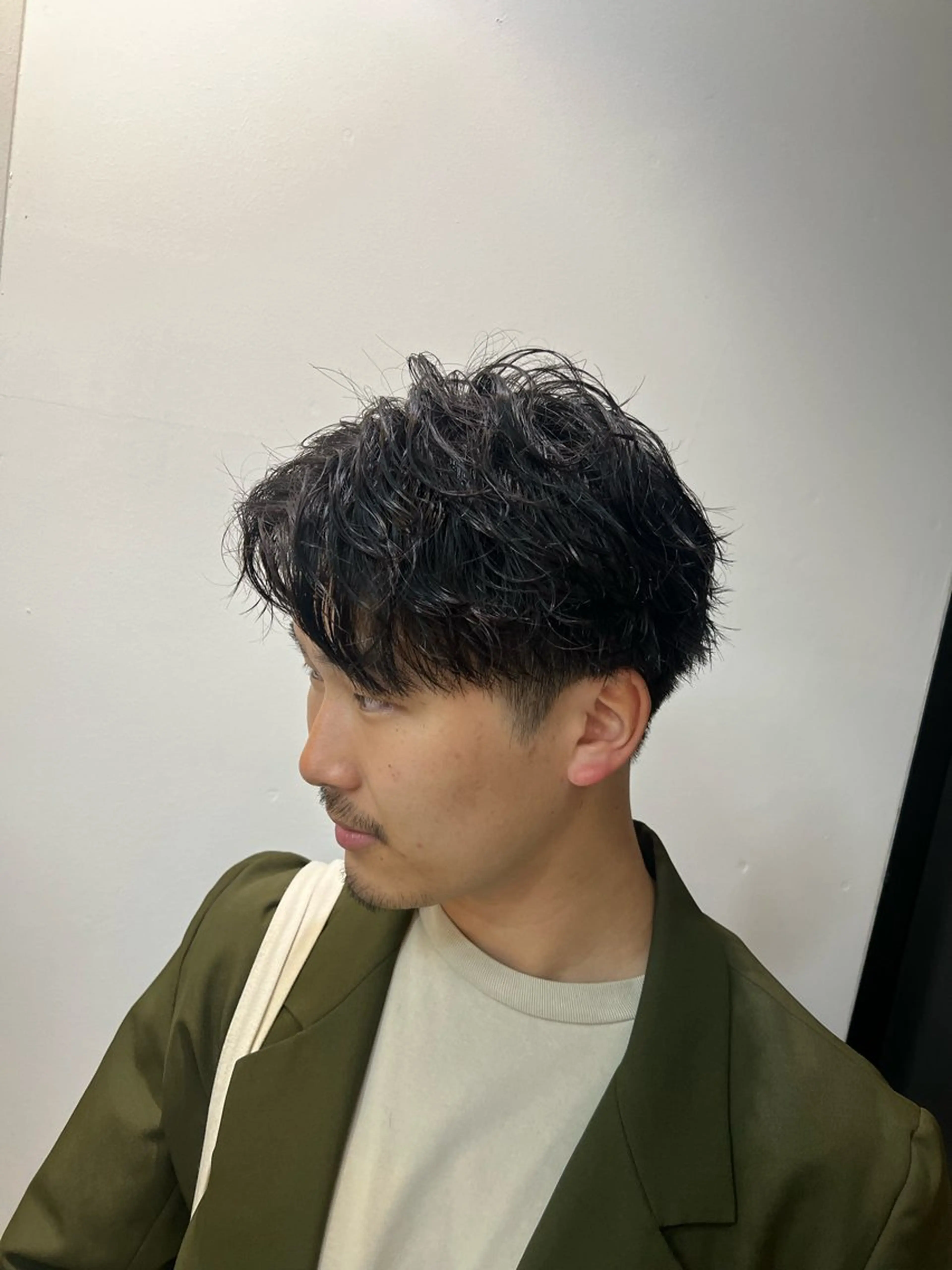 パーマ メンズ カット パーマ トリートメント ダブルカラー寒色系 ボリューム改善ハヤトのヘアスタイル