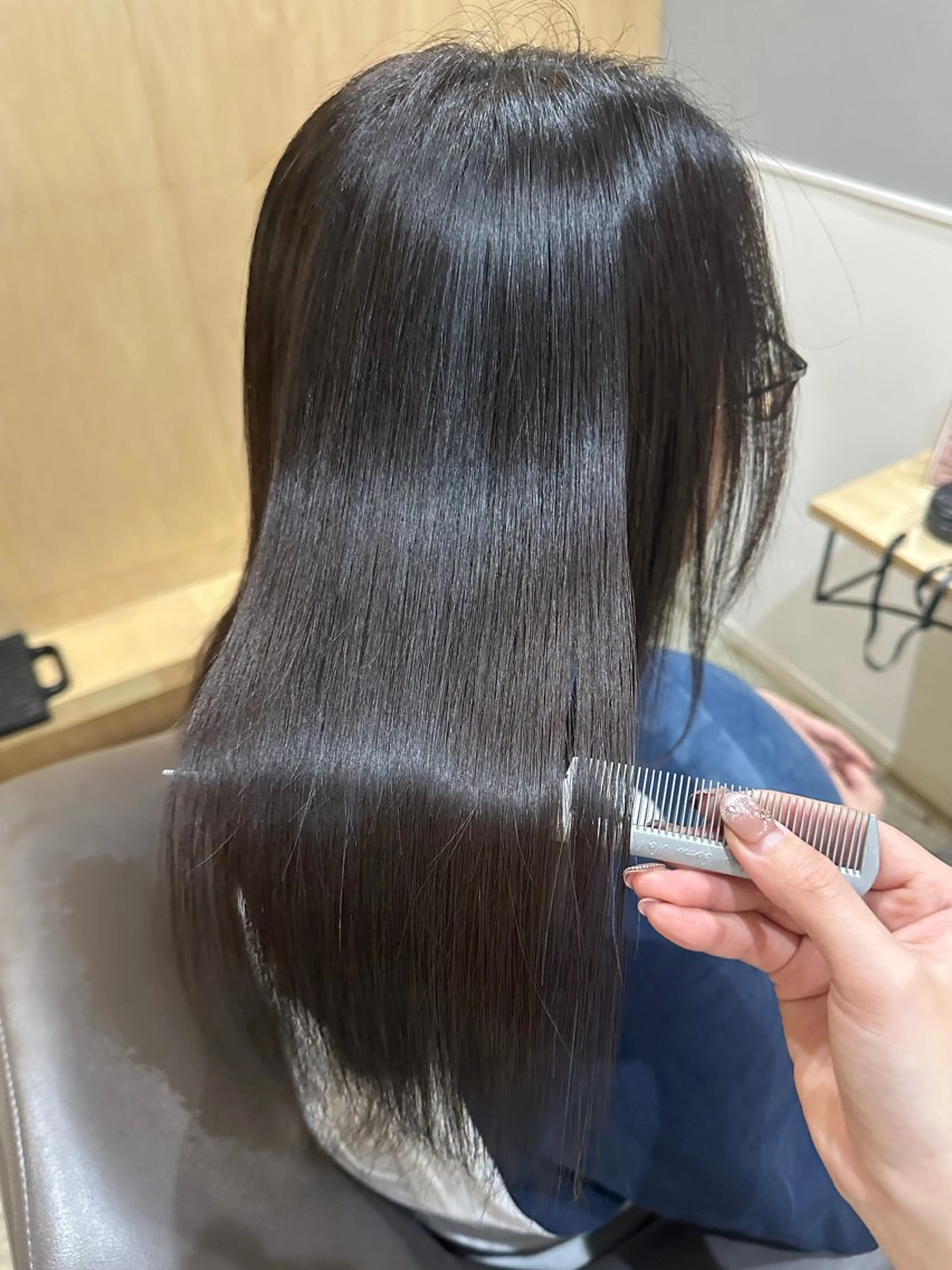 ミディアム miloc MOMOKAのヘアスタイル