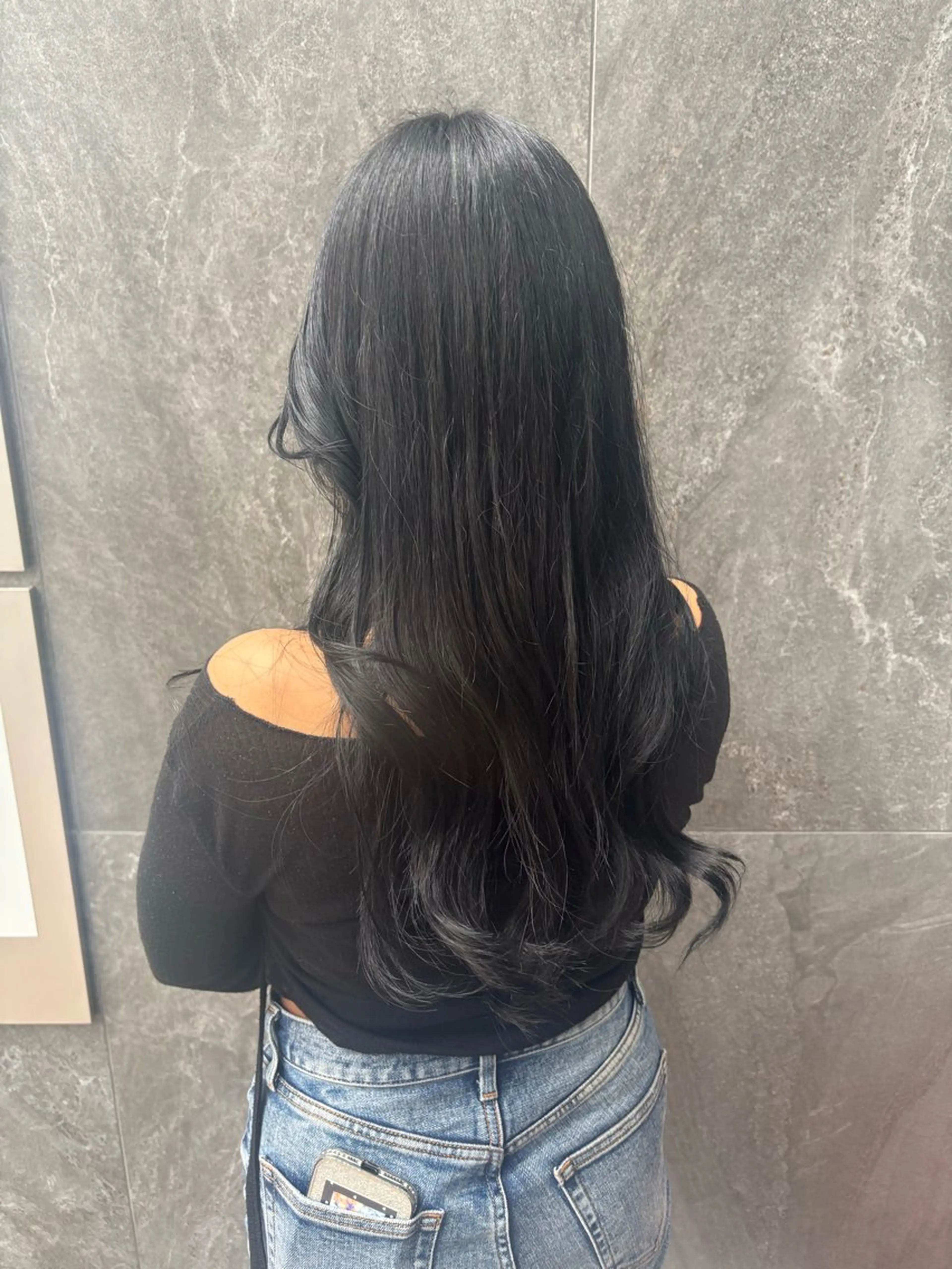 カラー 黒髪 ブルーカラー ブルーブラック 石原 望来のヘアスタイル