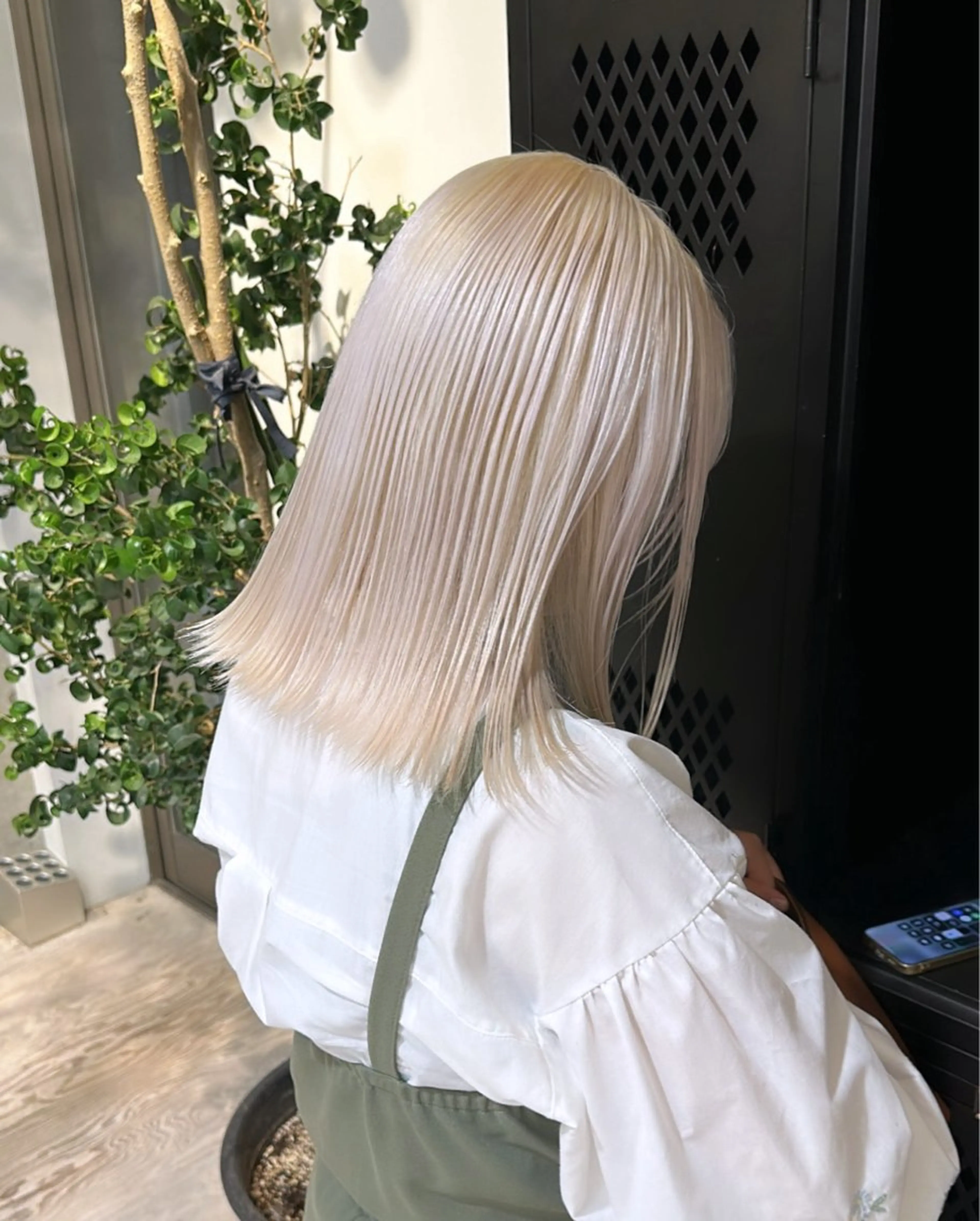 ミディアム 抜きっぱなしブロンド ササキカズマのヘアスタイル