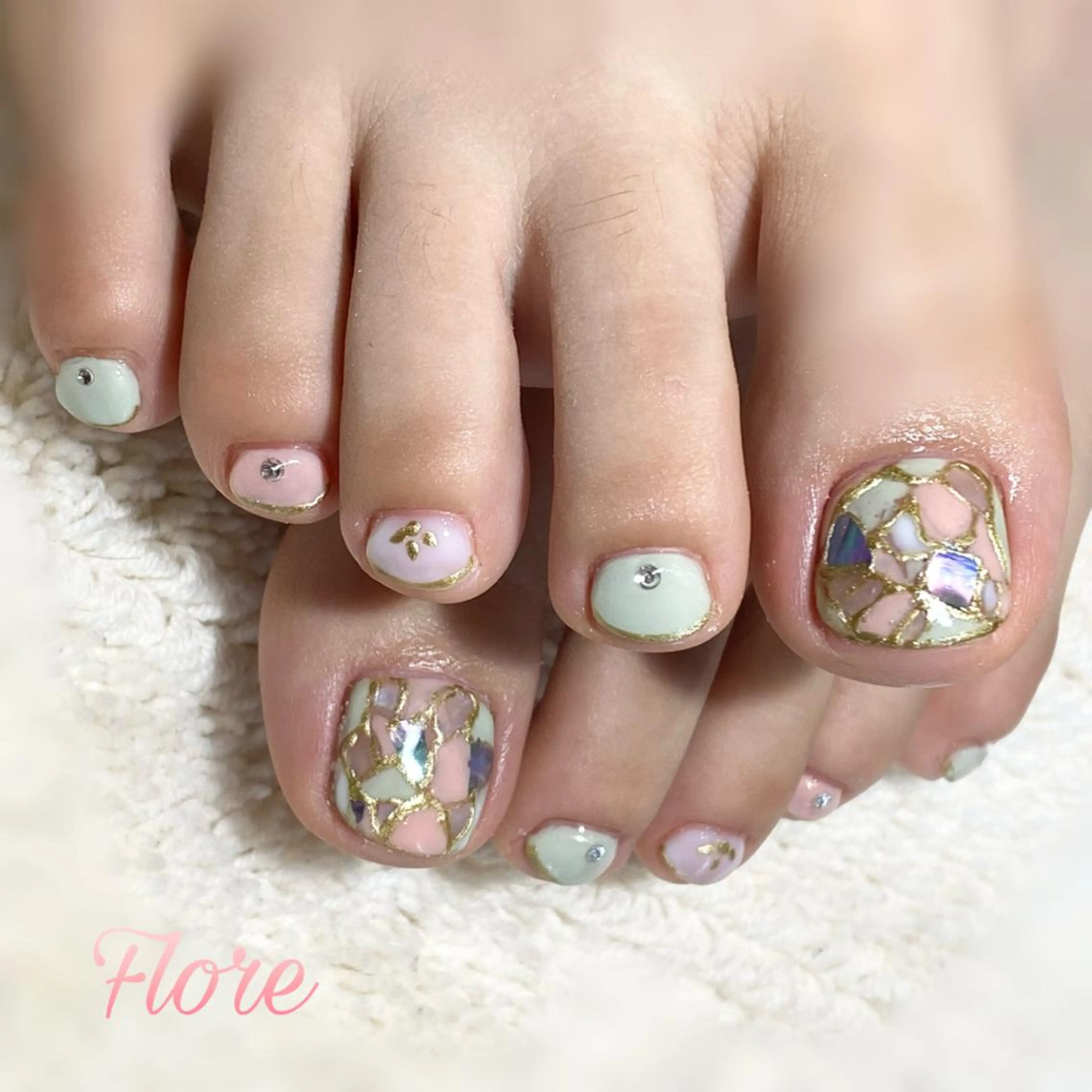 ネイル フットネイル Flore (フロール)の眉毛・アイブロウイメージ