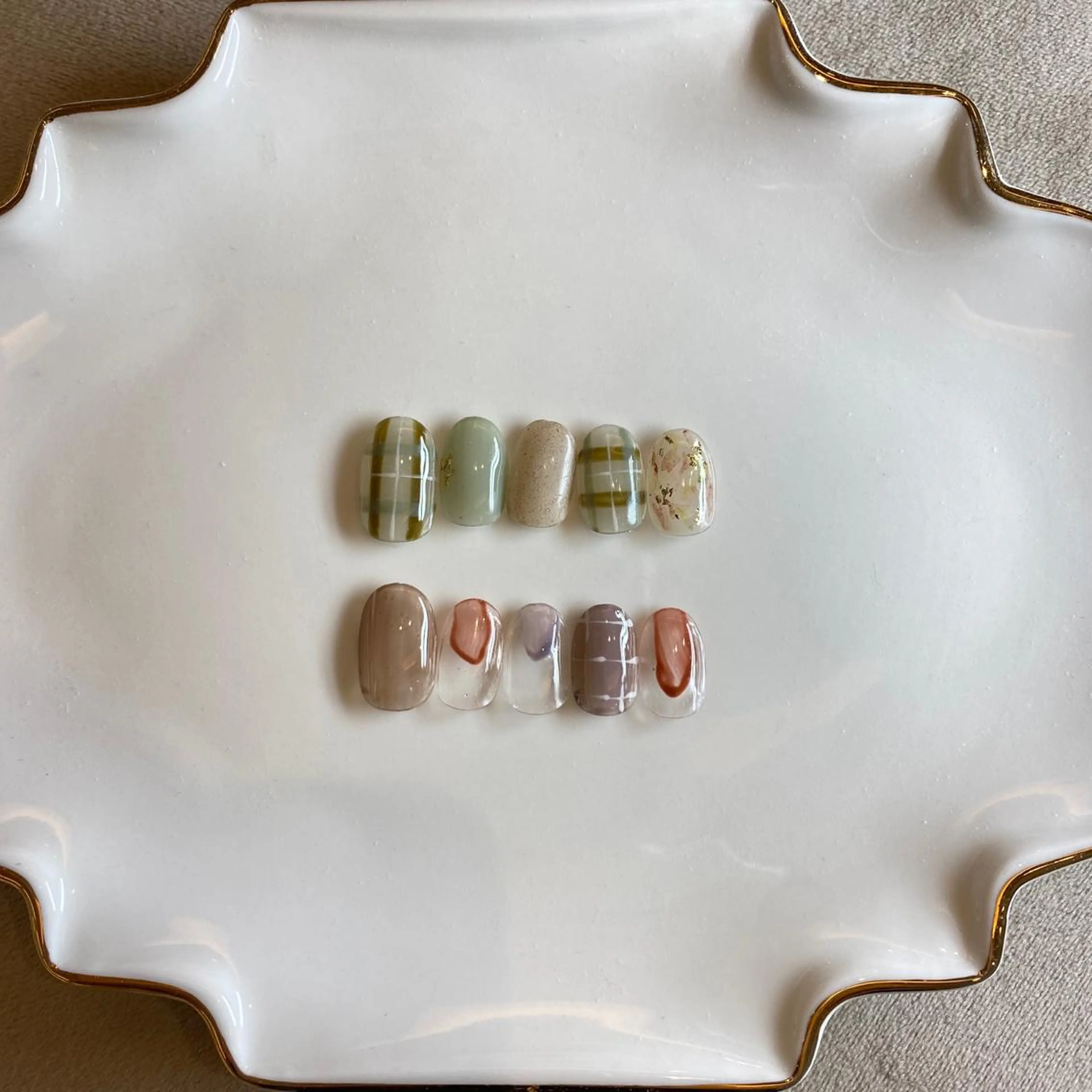 ネイル シンプルネイル フリーランス¨̮⃝ ネイリストOKADAのネイルデザイン