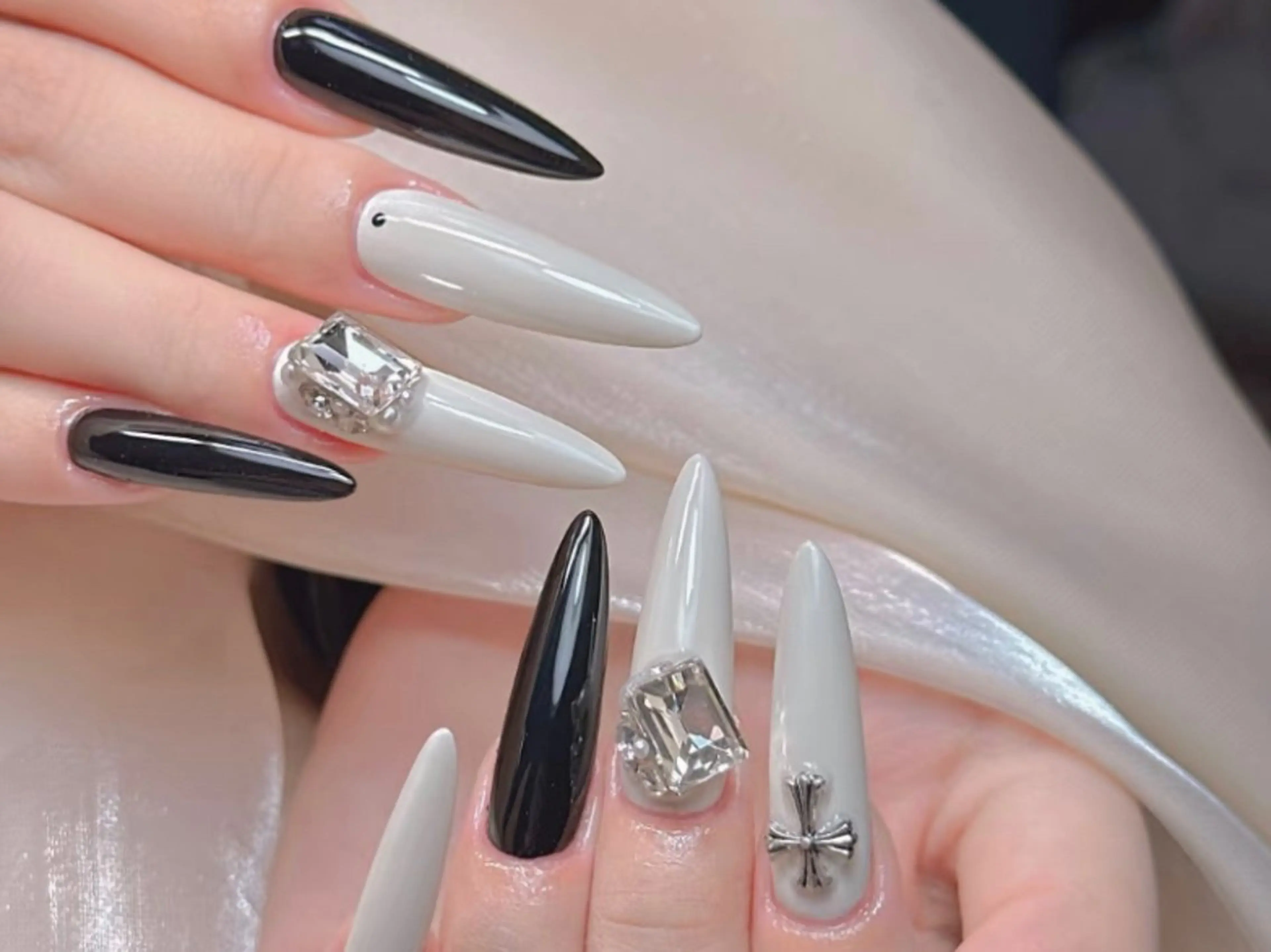 ネイル オーロラネイル チークネイル 長さ出し フットネイル フレンチネイル AND Nail 長さだし専門新宿店のネイルデザイン