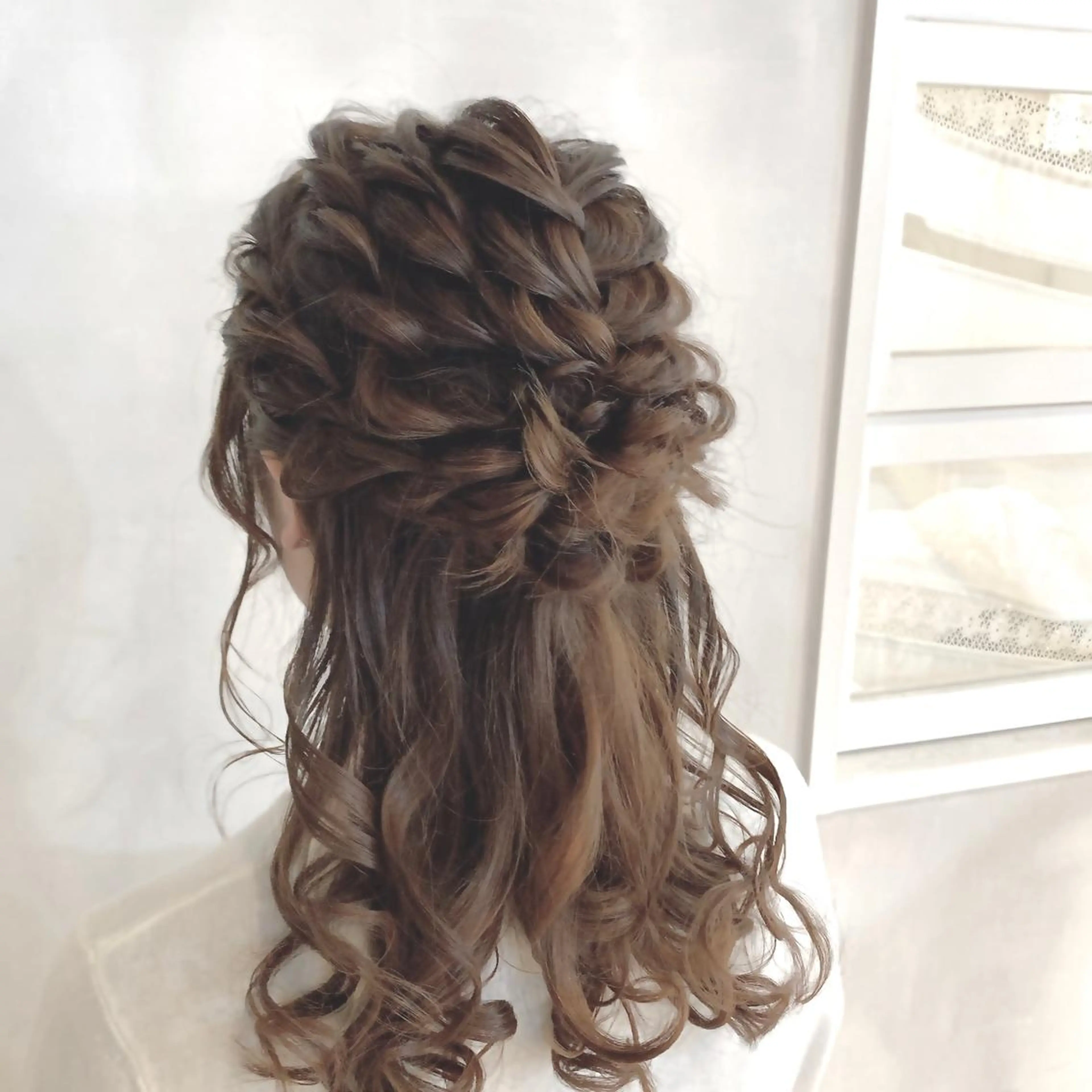 セミロング カレンダー 弁天町Tomoのヘアスタイル