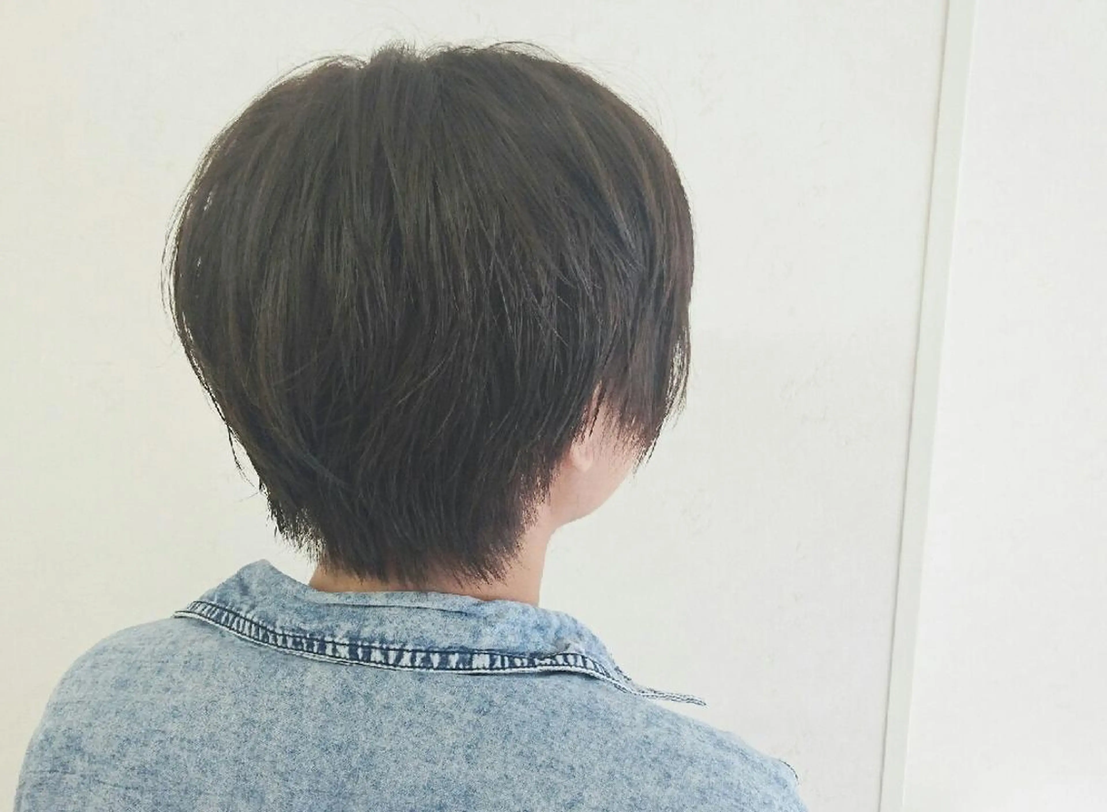 ショート カラー グレージュ ショートヘア 透明感ハイライト◎ 伊藤夏海のヘアスタイル