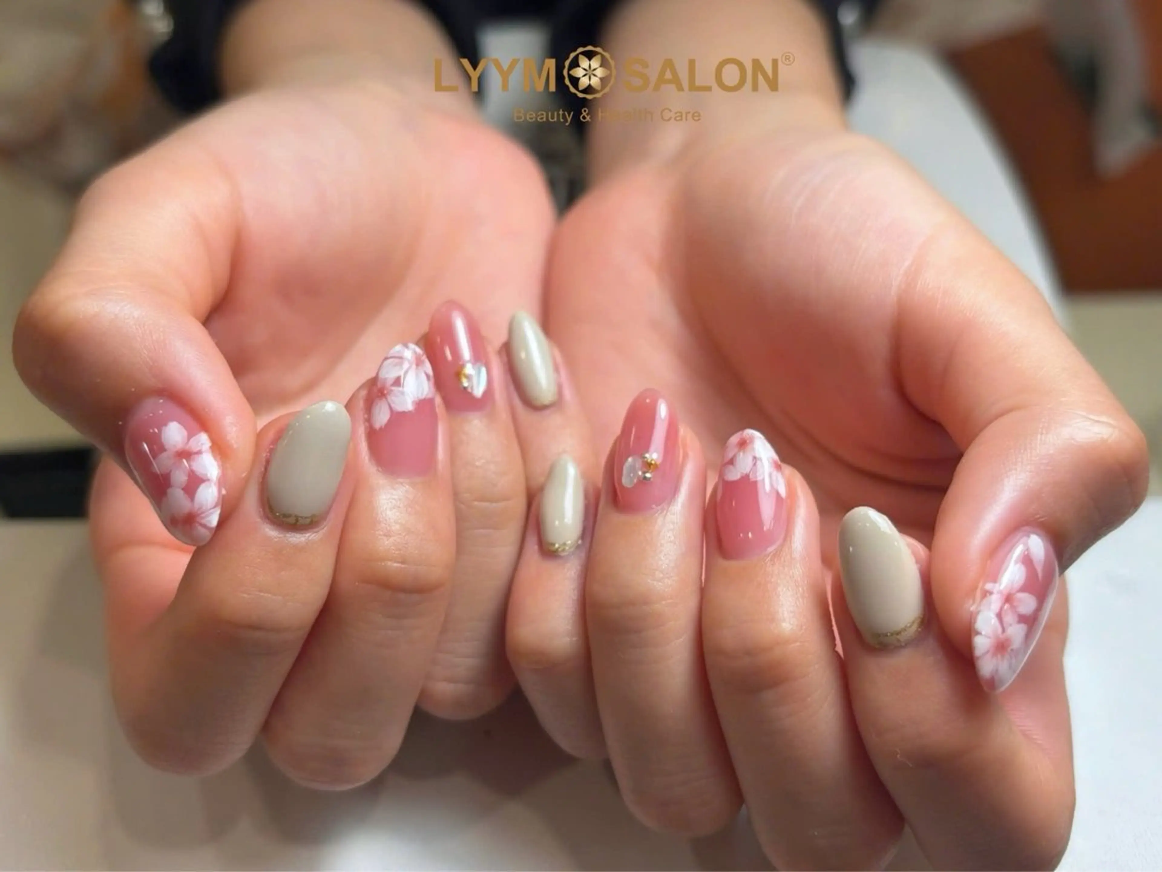 ネイル フラワーネイル 韓国ネイル オフィスネイル ピンク ハンドネイル LYYM Salonのネイルデザイン