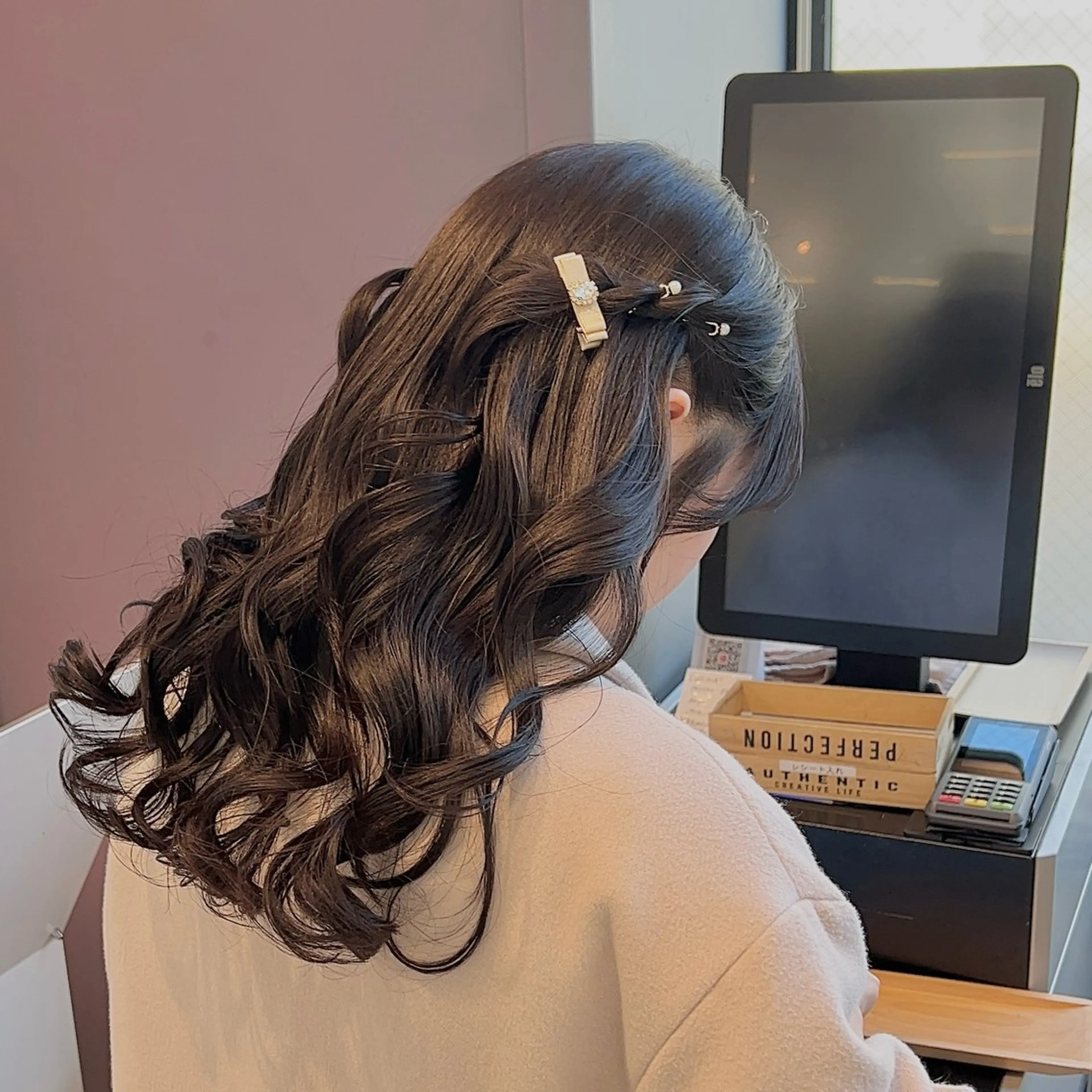 前髪顔周りカット＋ヘアアレンジ✂️🎀✨の写真