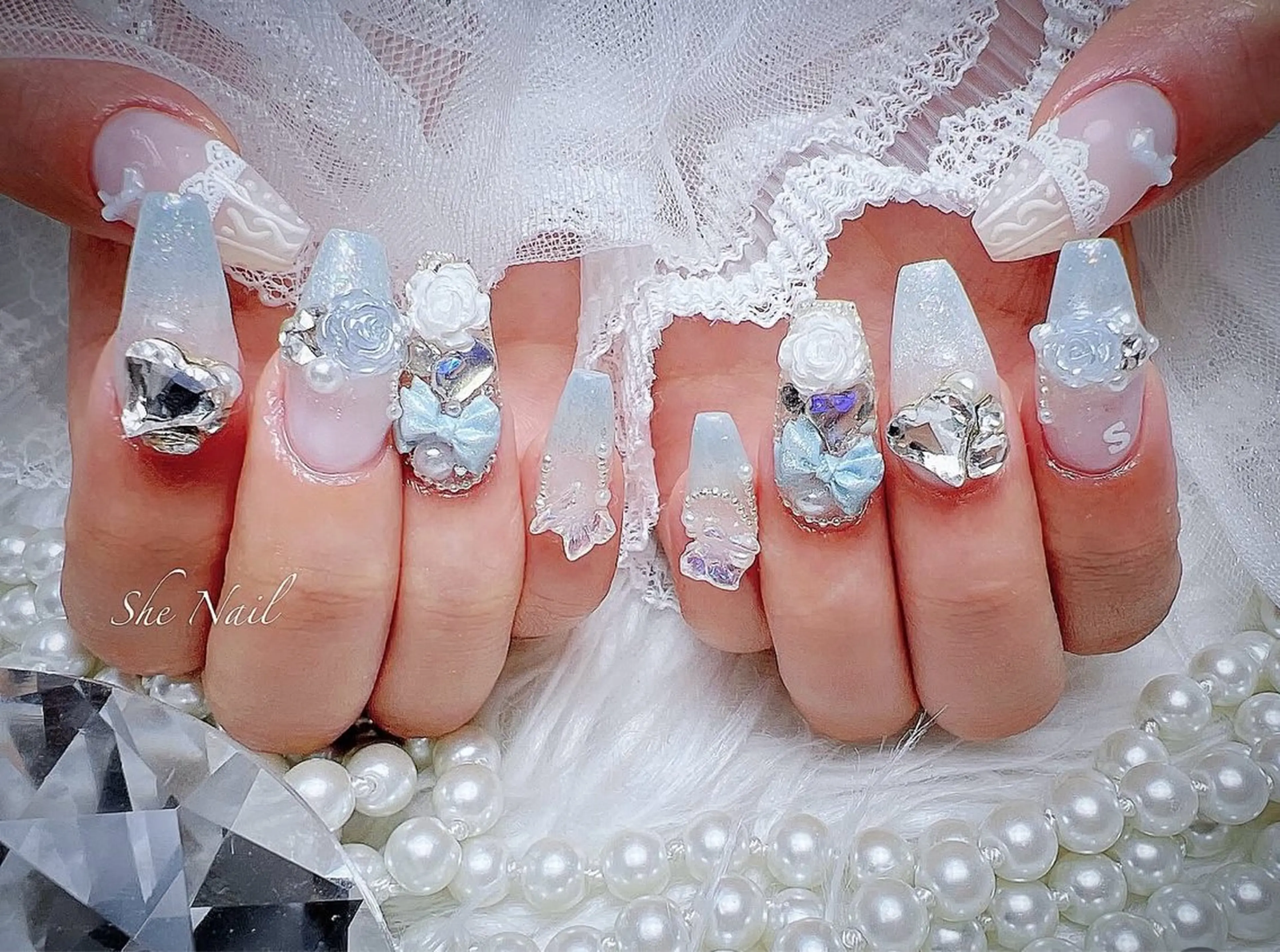 ネイル チークネイル 長さ出し フラッシュネイル グラデーション ラメ(グリッター) ハンドネイル She   Nail所属・ISA_ BELLAのネイルデザイン