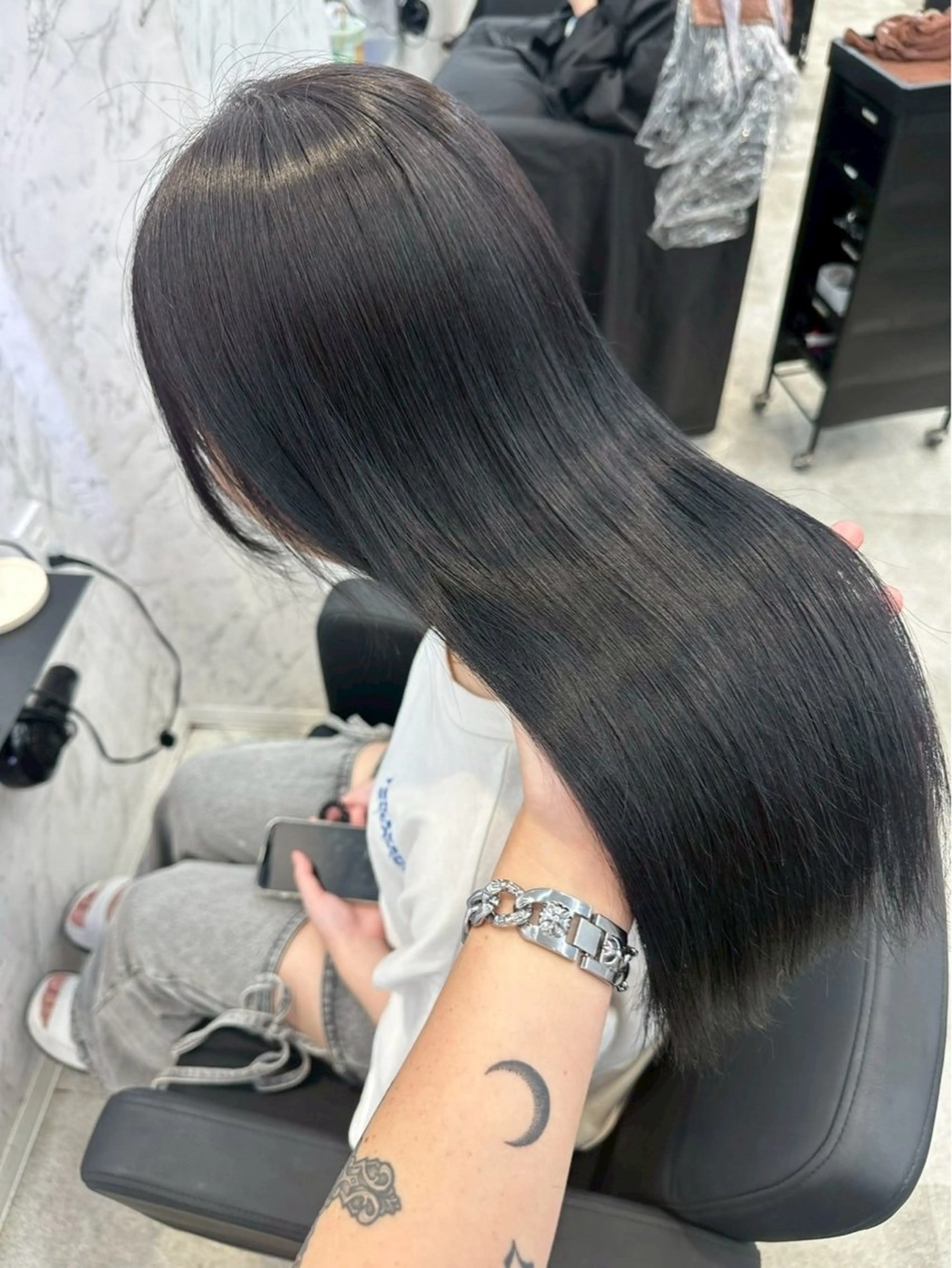 カラー 黒髪 ブリーチ ブルーカラー ブルーブラック 透明感カラー hair salon dot.mooda所属・레온⋆✦ Leon 透明感✨️Colorのヘアスタイル