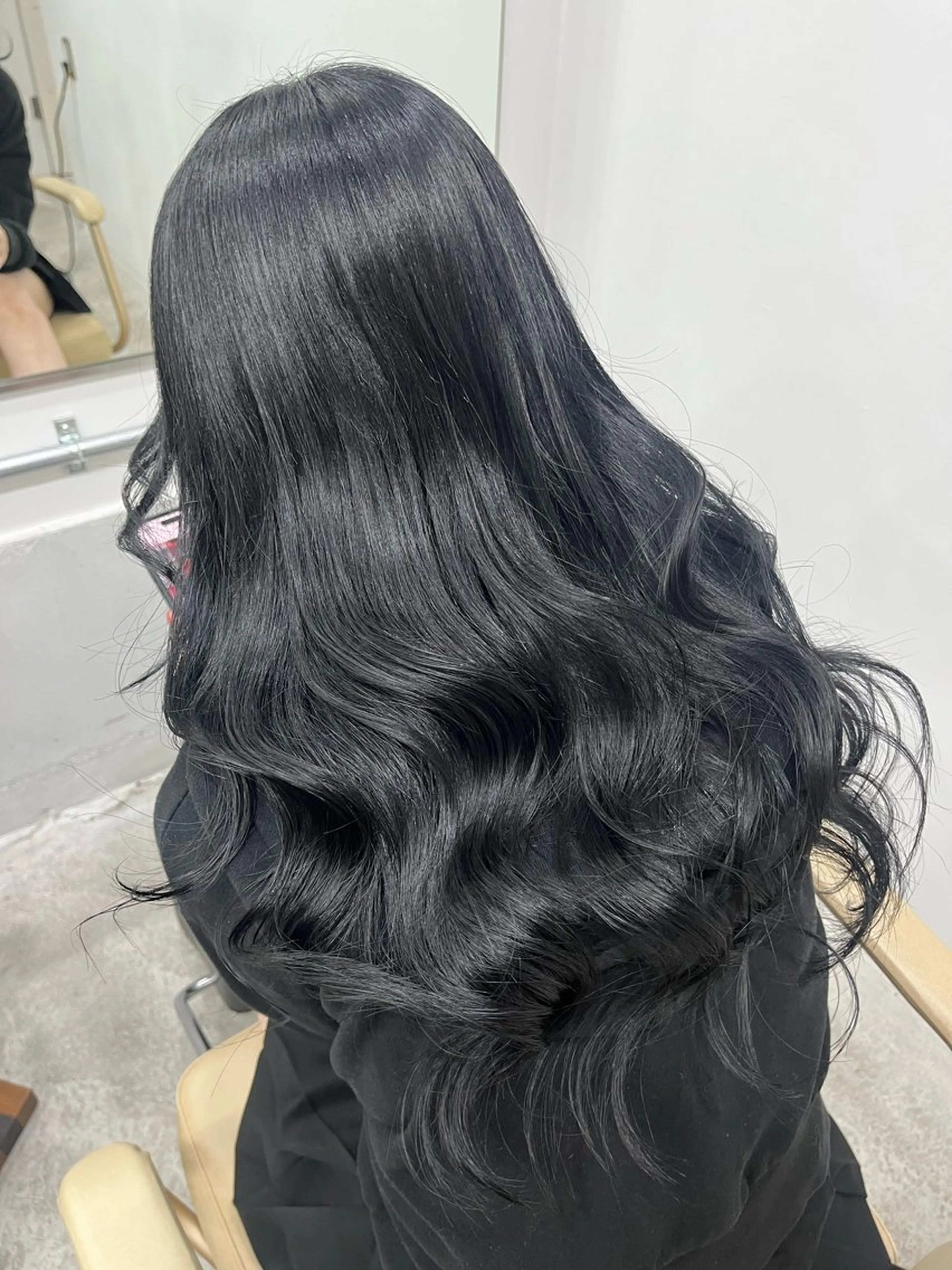 ロング カラー ヘアアレンジ 黒髪 ブルーカラー ブルーブラック 韓国風ヘア ヘアカラー Plug所属・薮内 かえでのヘアスタイル