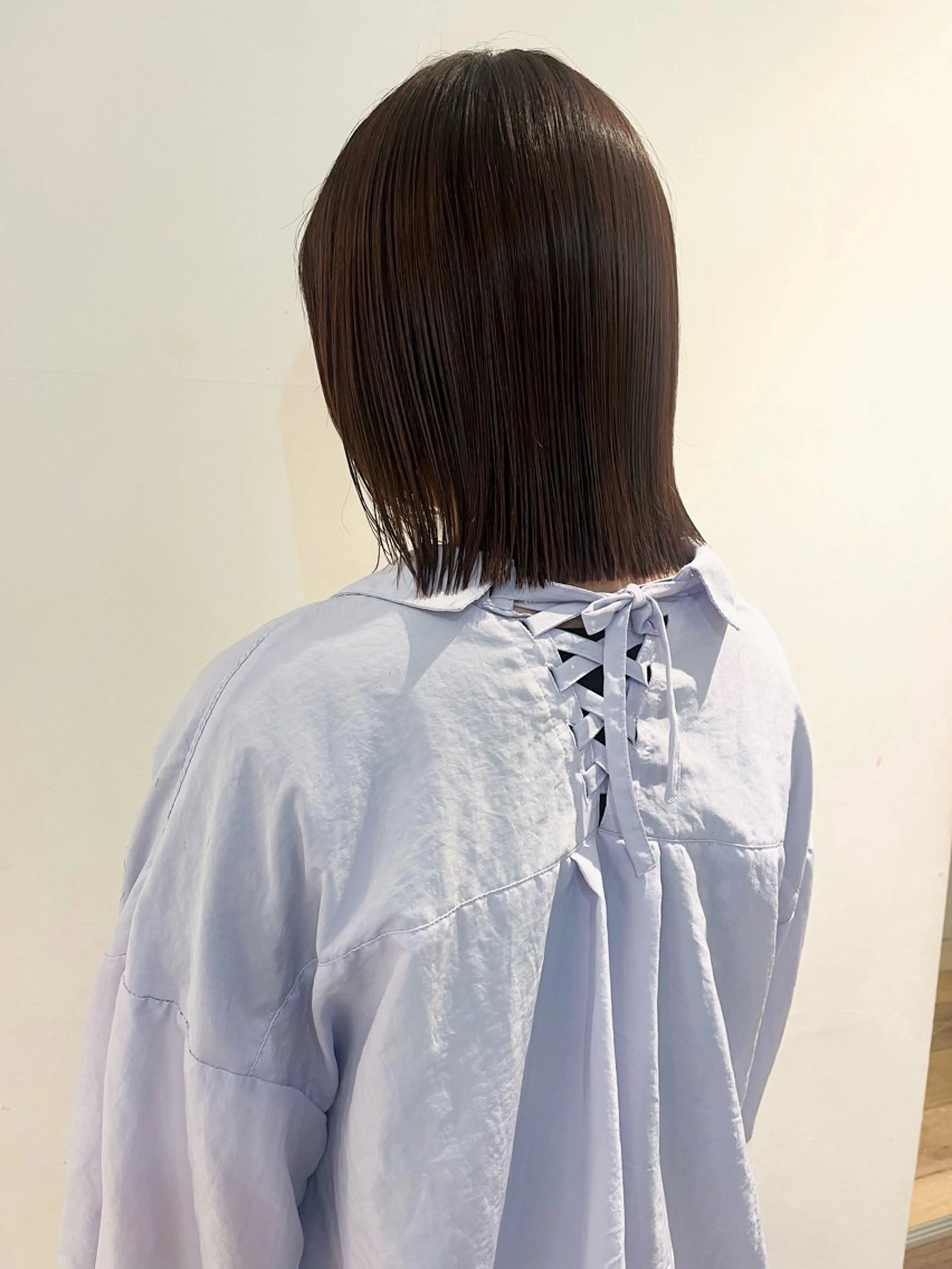 ミディアム カラー ヘアカラー トリートメント 切りっぱなしボブ 艶カラー🌷江梨🍎のヘアスタイル