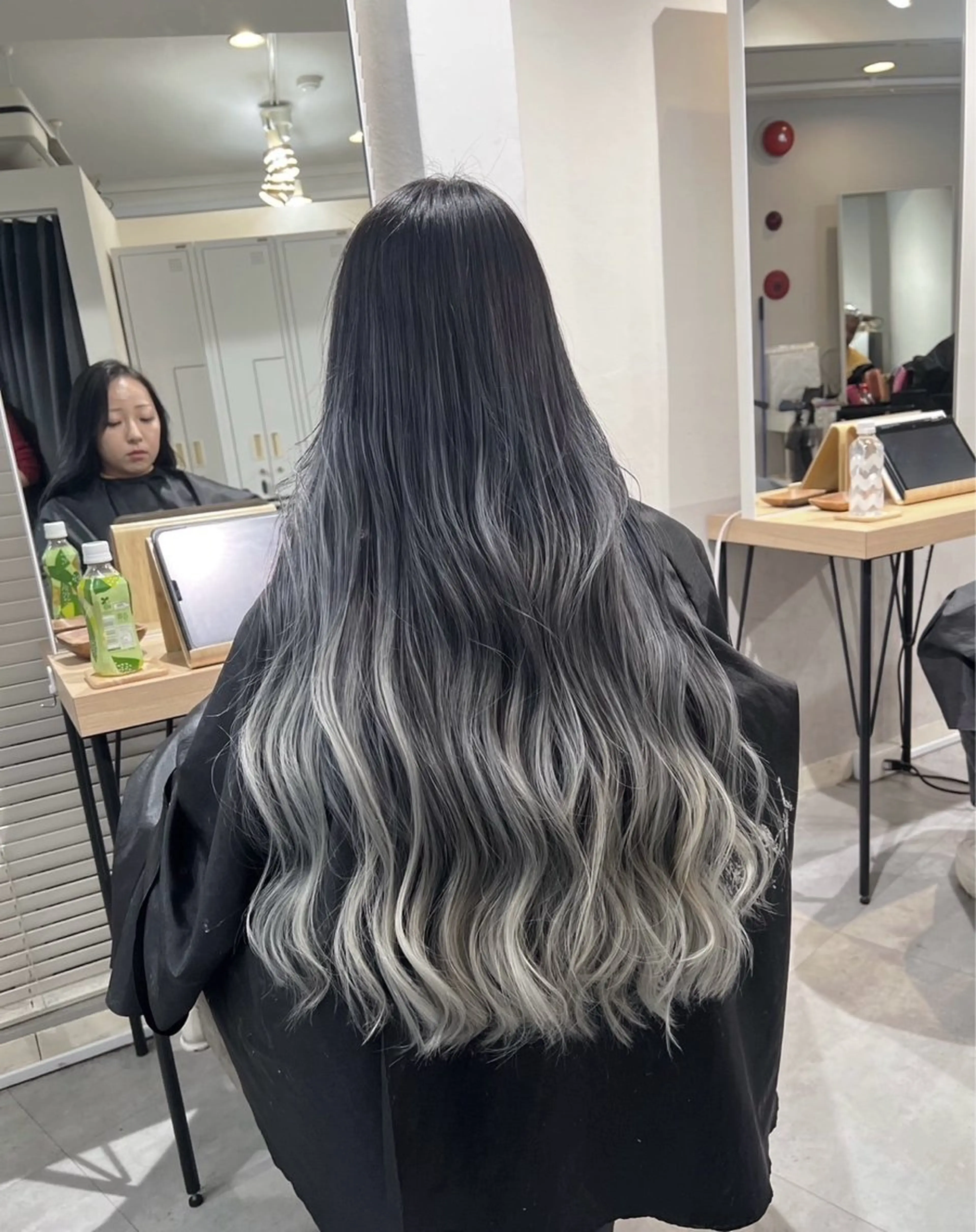 ロング カラー バレイヤージュ シルバー ホワイトシルバー レイヤーカット ヘアカラー トリートメント ROBIN所属・指名数No.1 /NAOYAのヘアスタイル