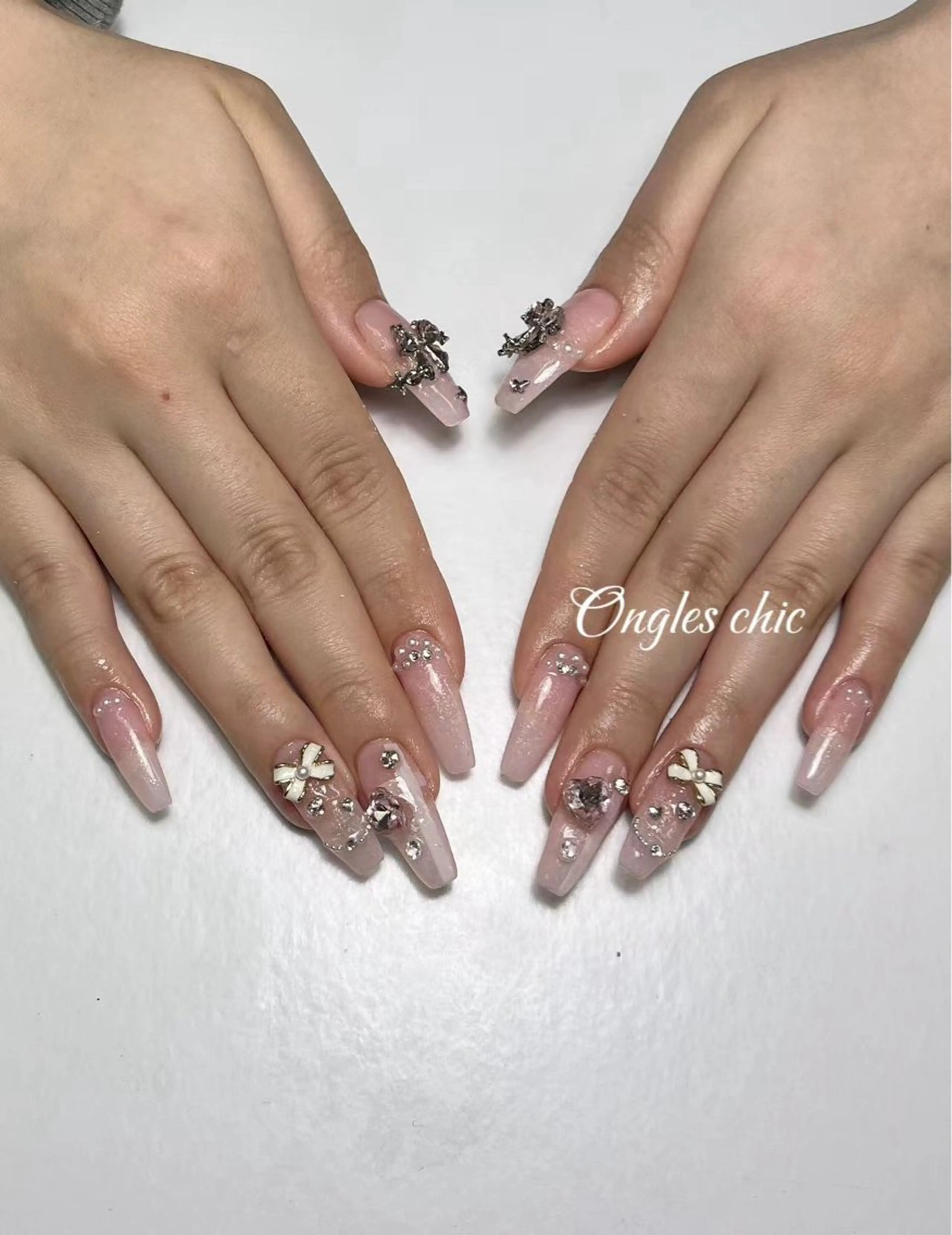 ネイル ハンドネイル ongles chicのネイルデザイン