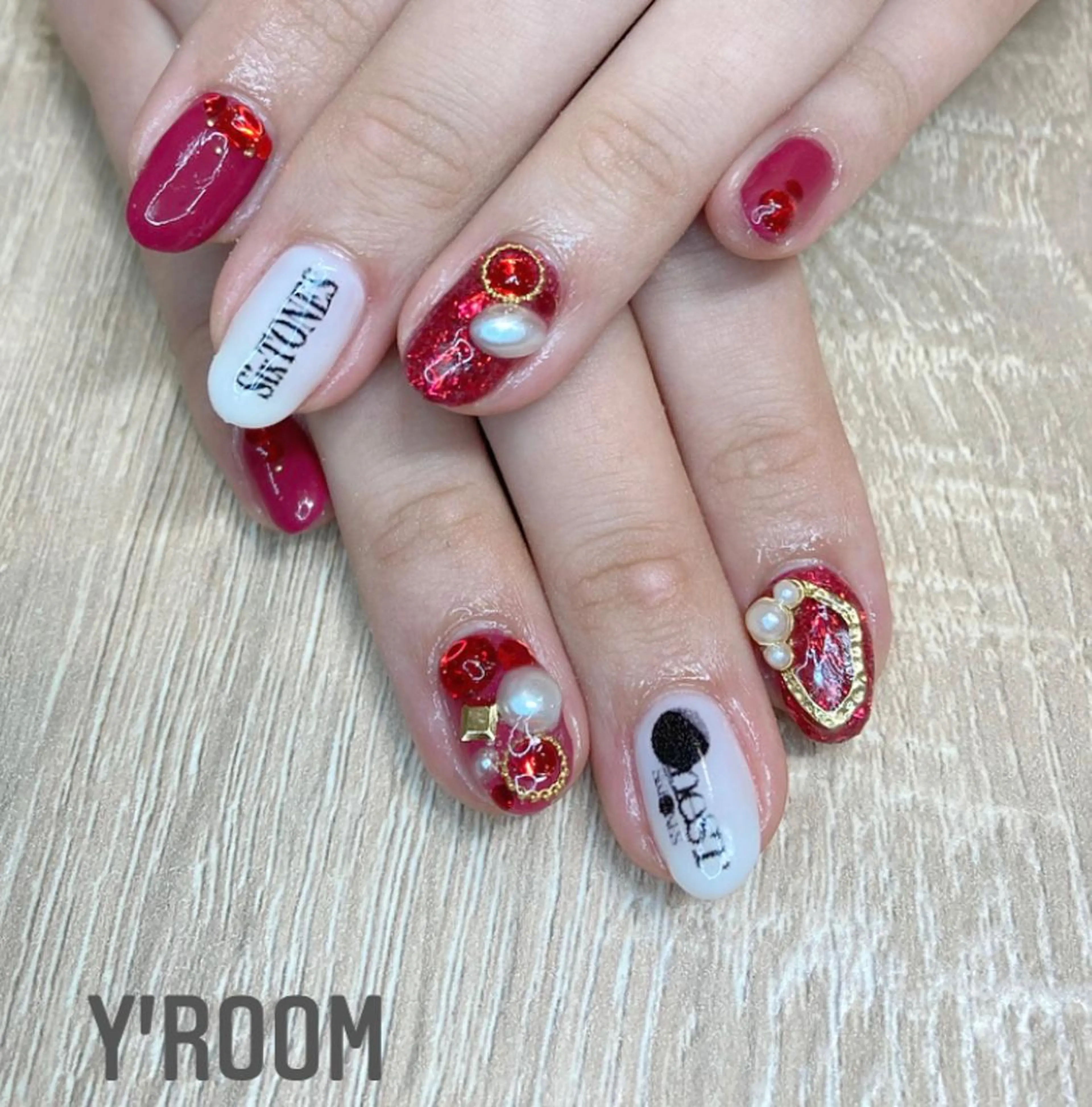 ネイル オーロラネイル フラッシュネイル ジェルネイル グラデーション 氷ネイル・うるうるネイル YUKA （ネイリスト）のネイルデザイン