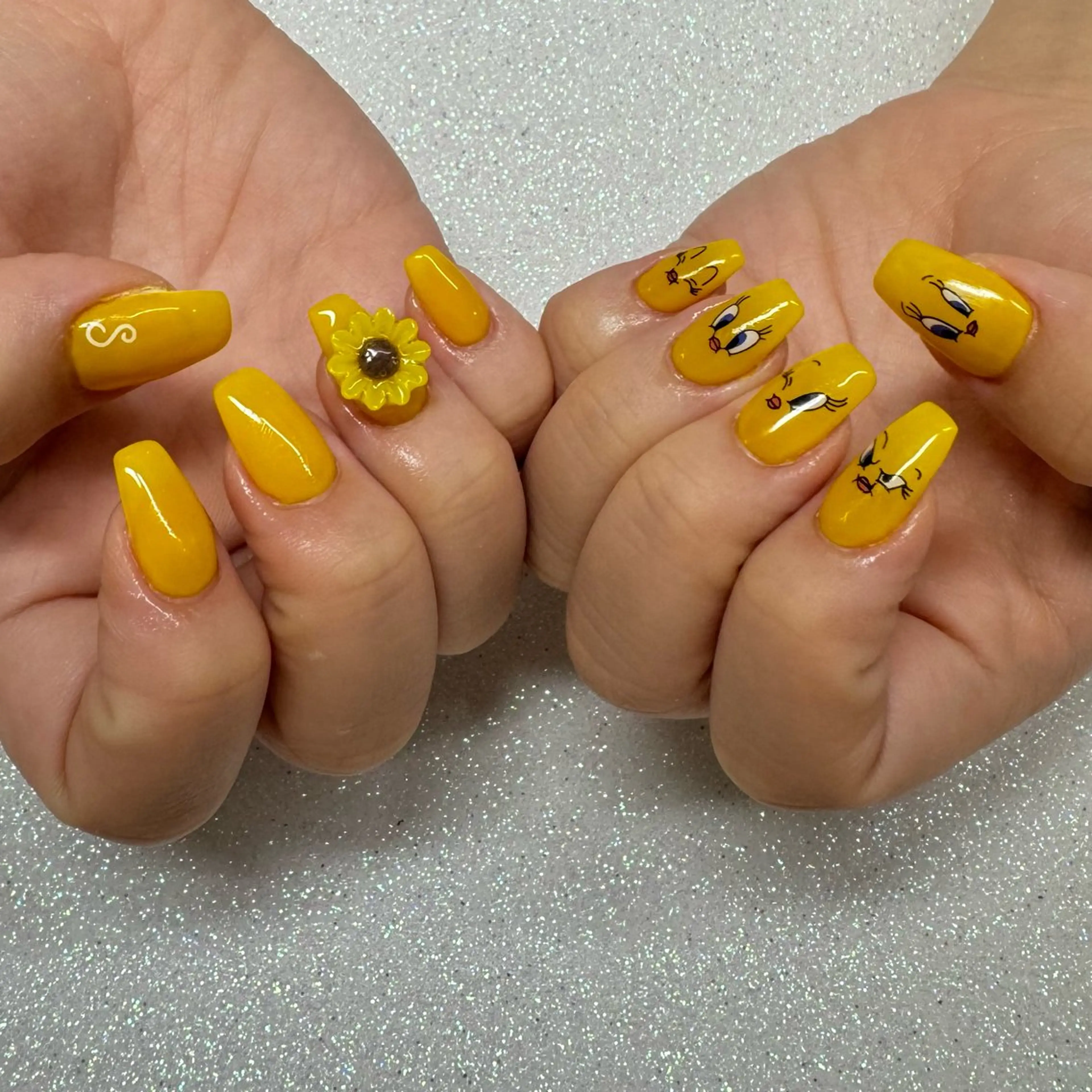 ネイル ハンドネイル VIERU 🌈🎀💖のネイルデザイン