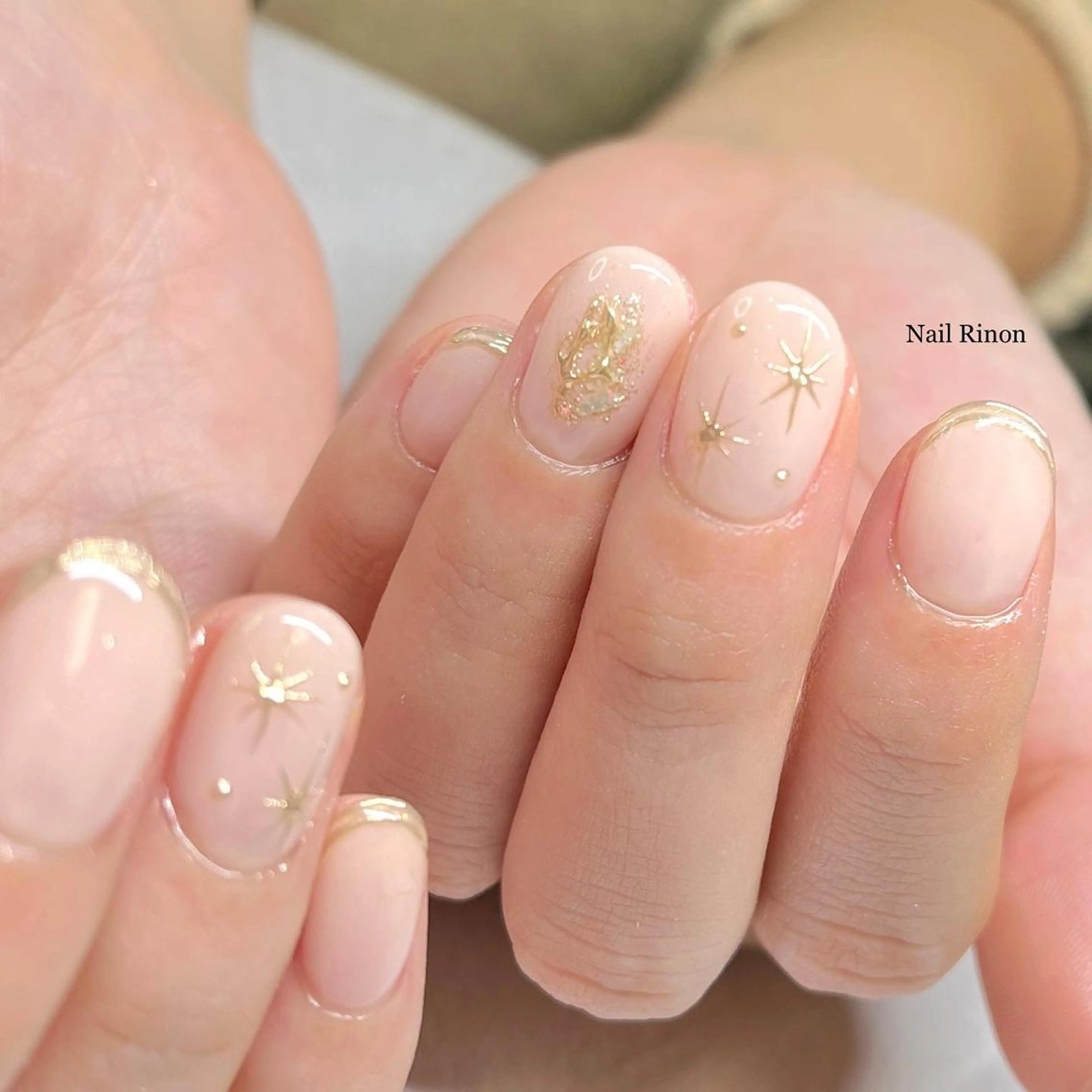 ネイル ゴールド ハンドネイル Nail Rinonのネイルデザイン
