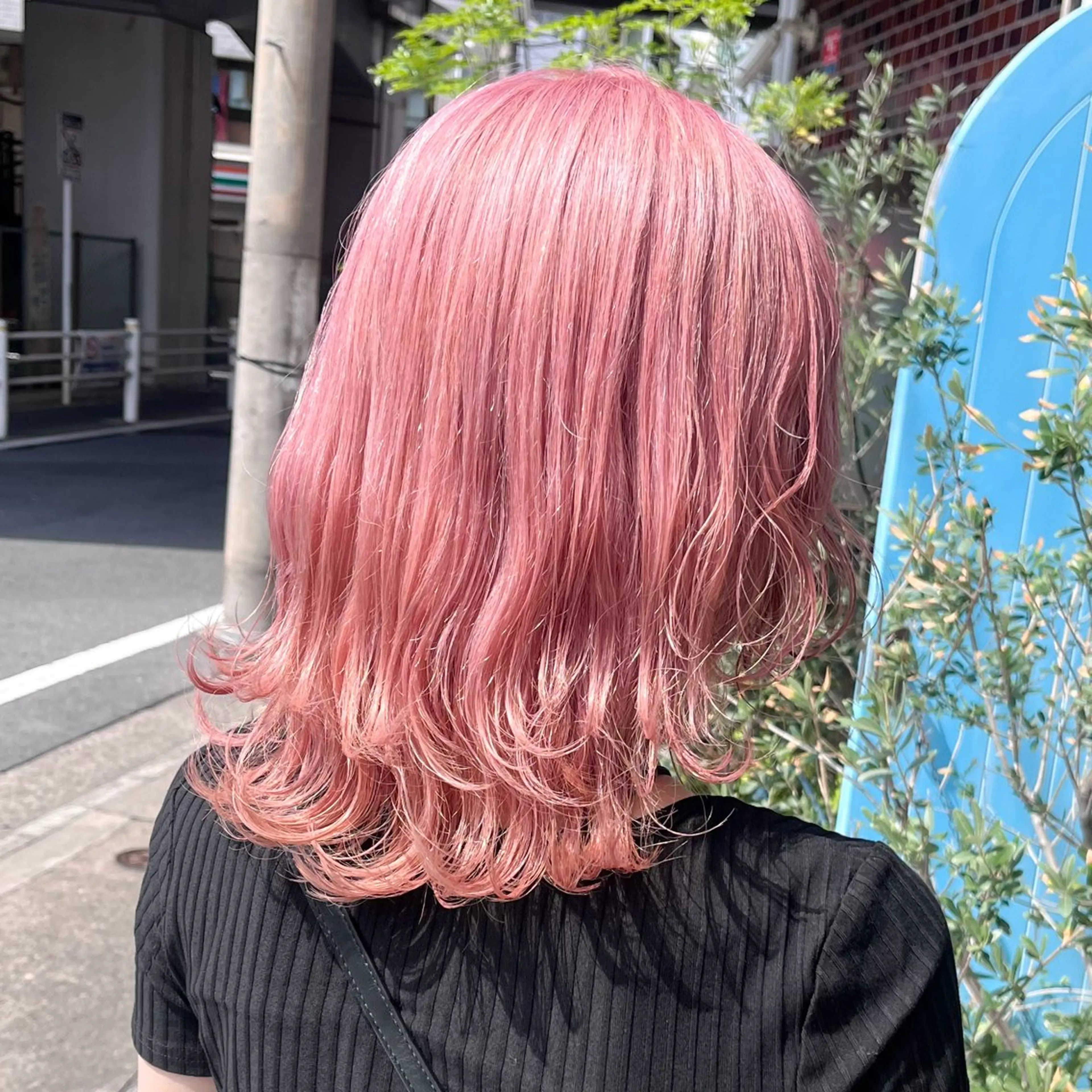 ミディアム カラー ブリーチ カット ヘアカラー トリートメント 伊藤 玲衣のヘアスタイル