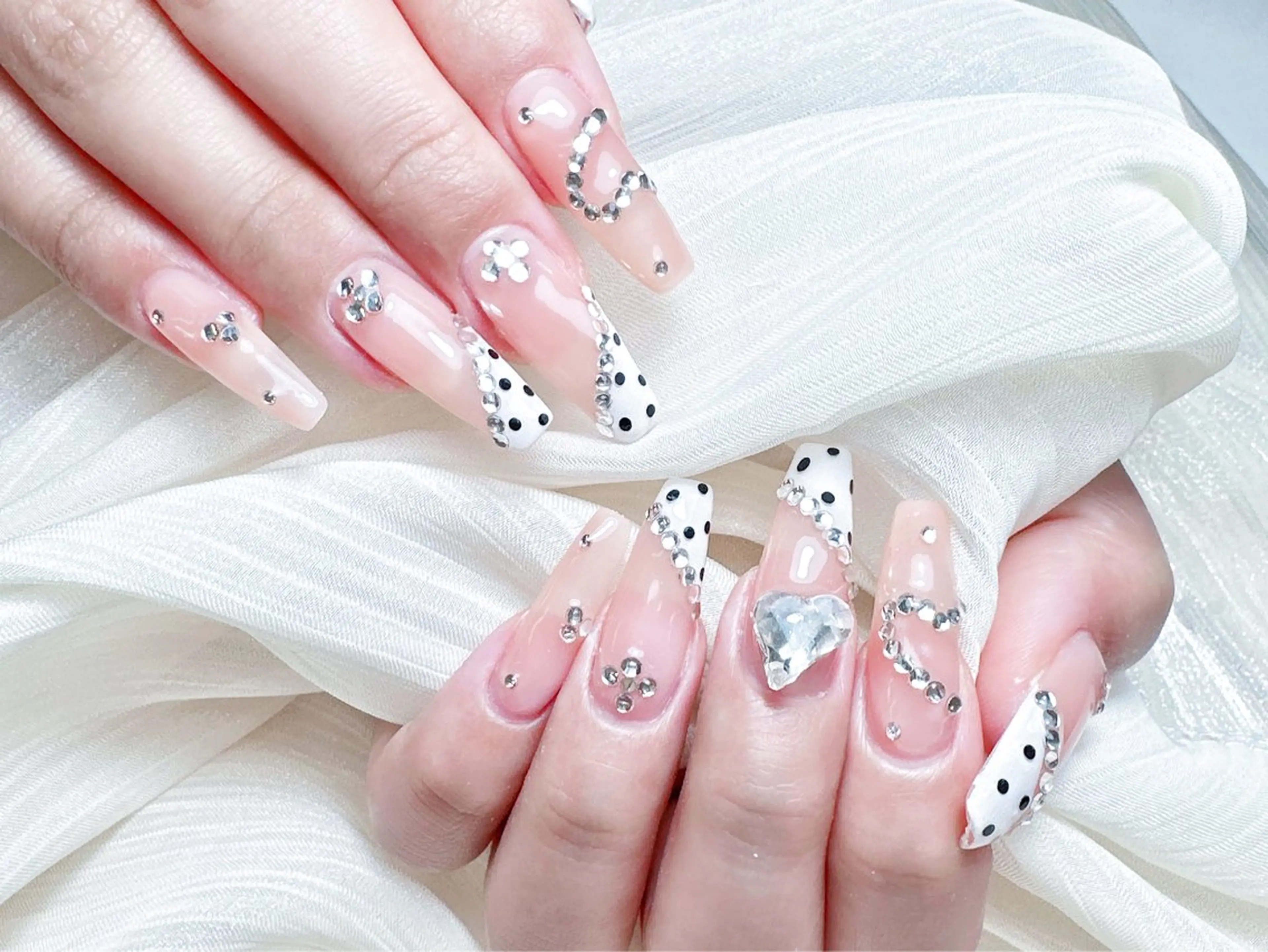 ネイル ハンドネイル 🎀Ｍ nails✨ ビューティーのネイルデザイン