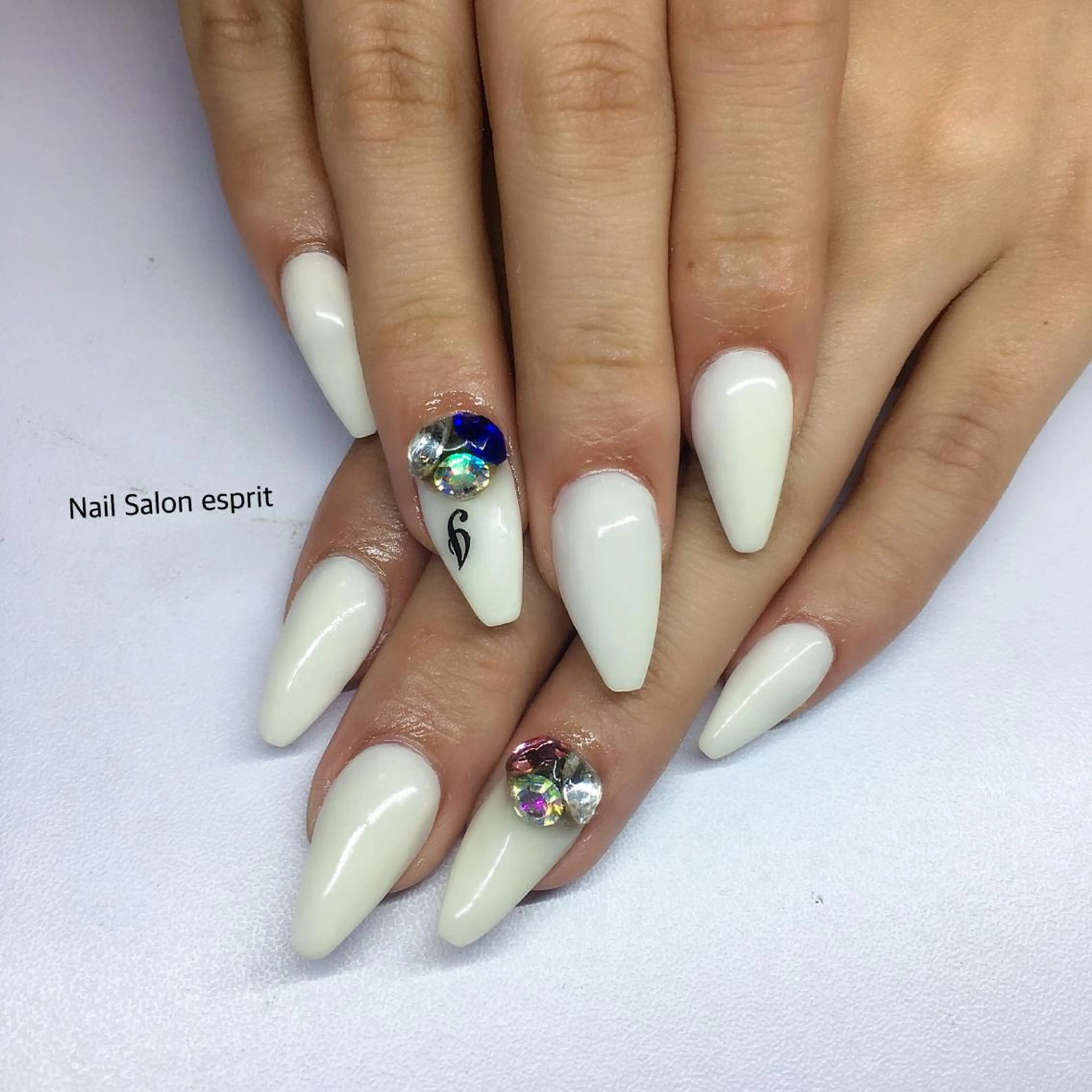 ネイル ストーンネイル ハンドネイル Nail Salon espritのネイルデザイン