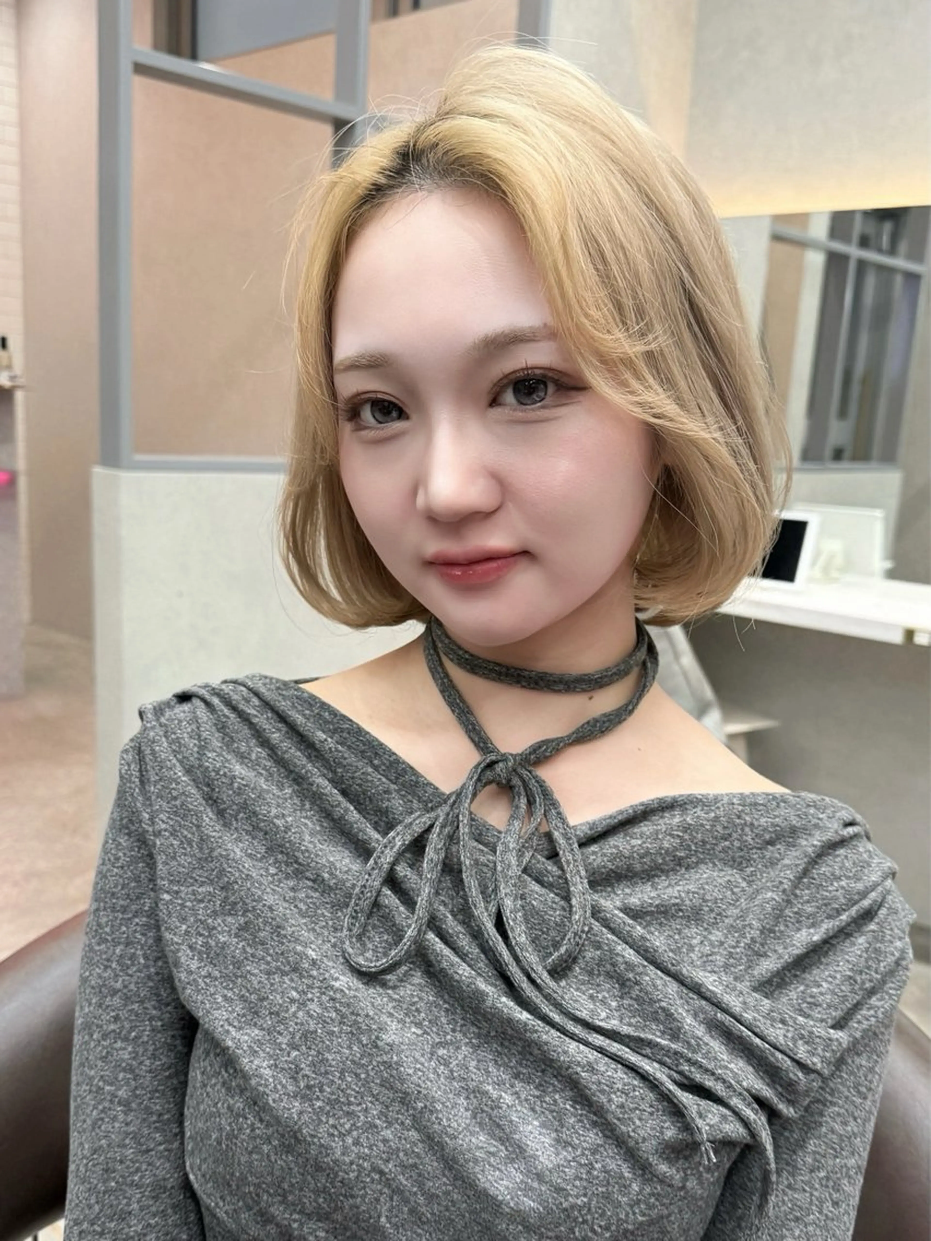 セミロング カット ヘアカラー トリートメント karin ボブハイトーンのヘアスタイル