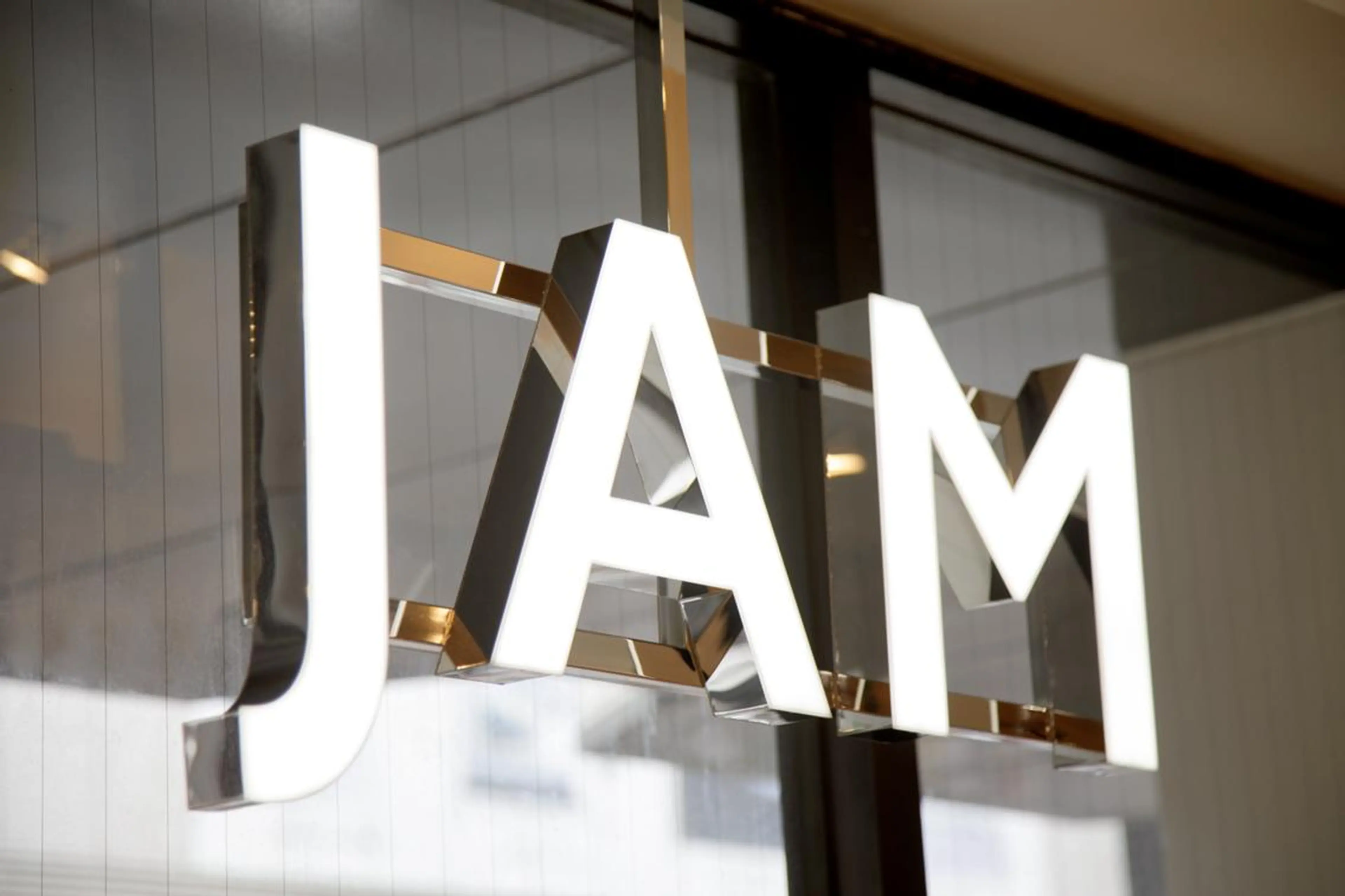 カラー パーマ ヘアアレンジ セミロング メンズ メンズバレイヤージュ メンズブリーチ メンズハイライト メンズハイトーン メンズインナーカラー ヘアカラー トリートメント 初めでも安心🌟 newi町田✂のヘアスタイル